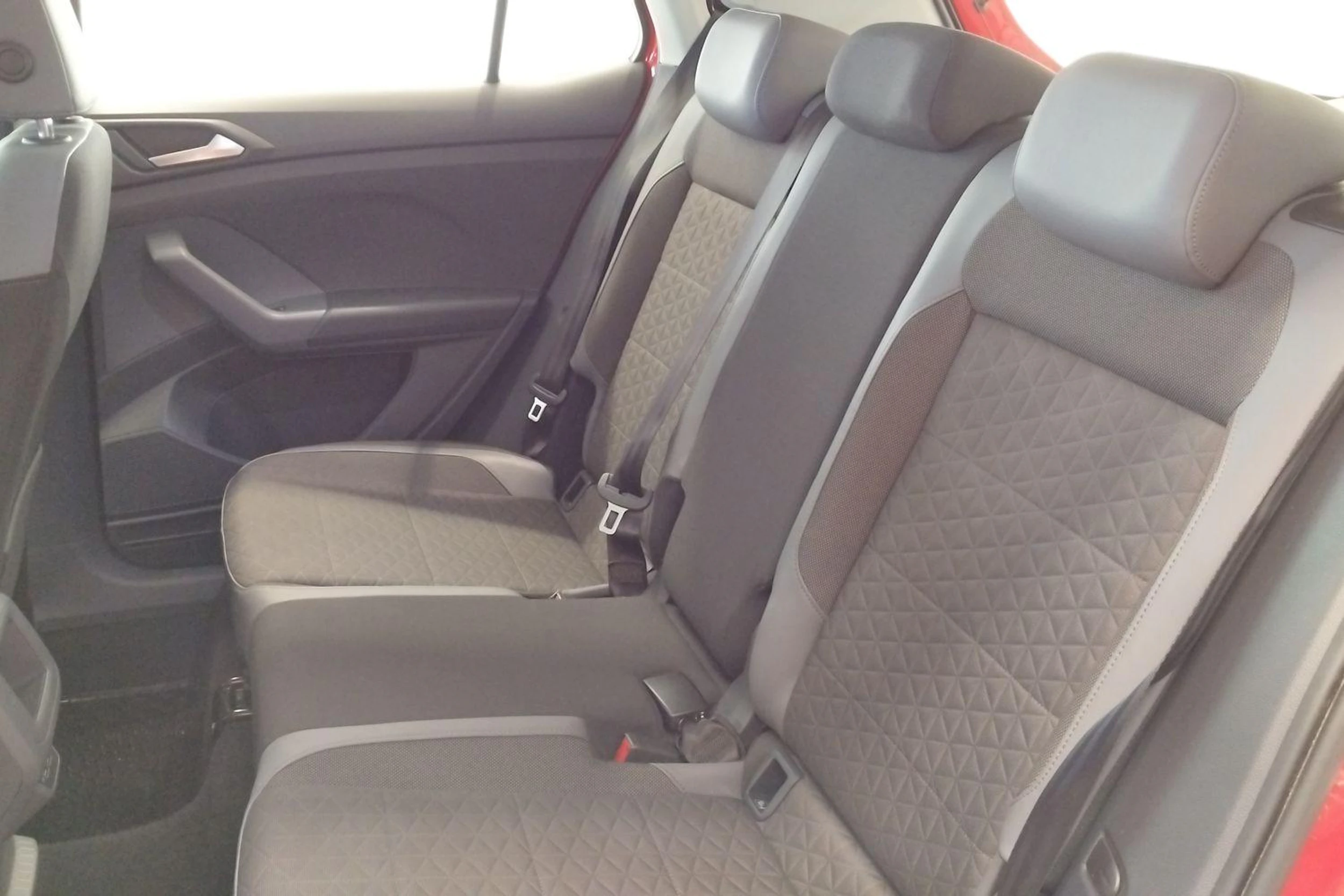Punainen Volkswagen T-Cross 2020 kuva 11.