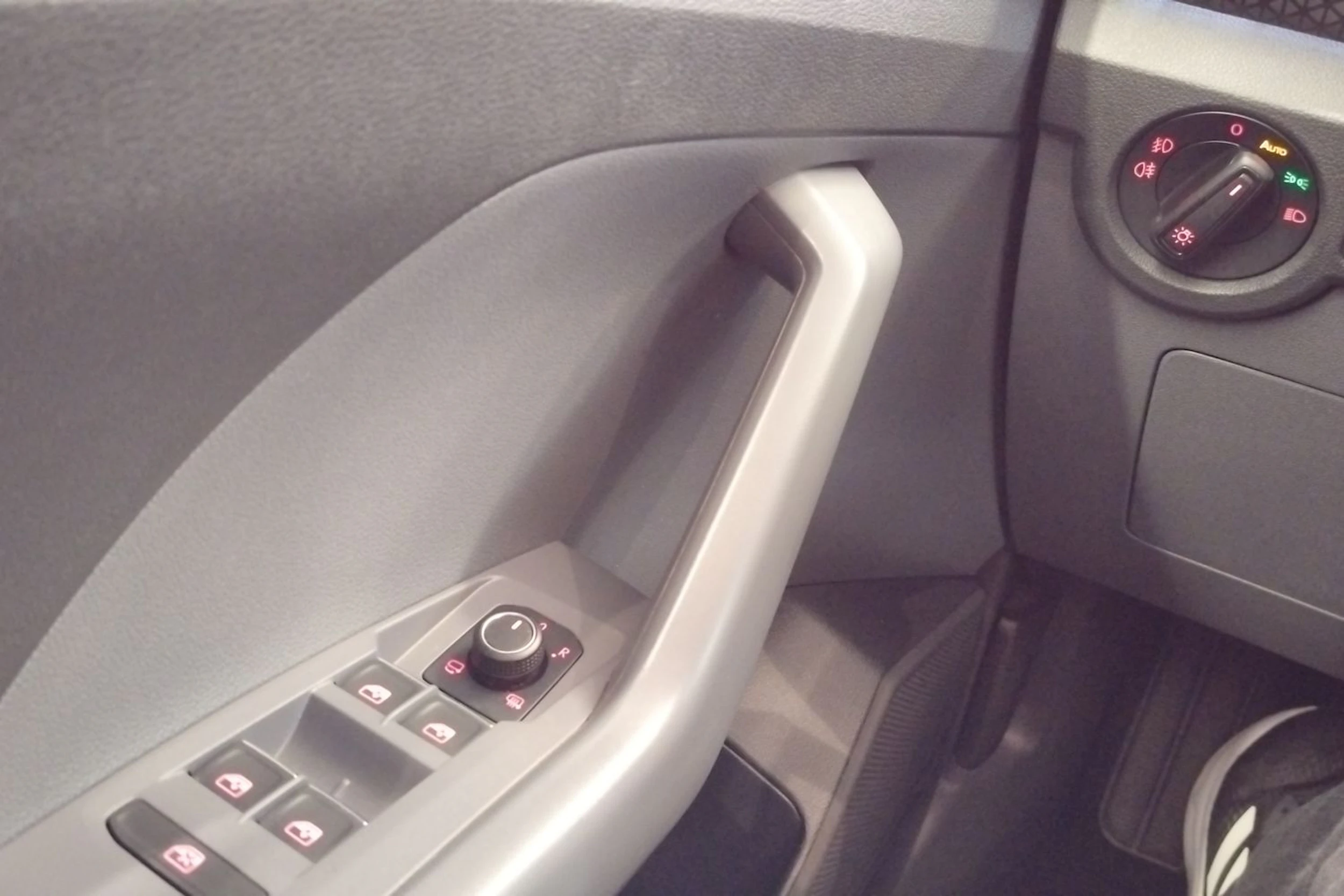 Punainen Volkswagen T-Cross 2020 kuva 20.