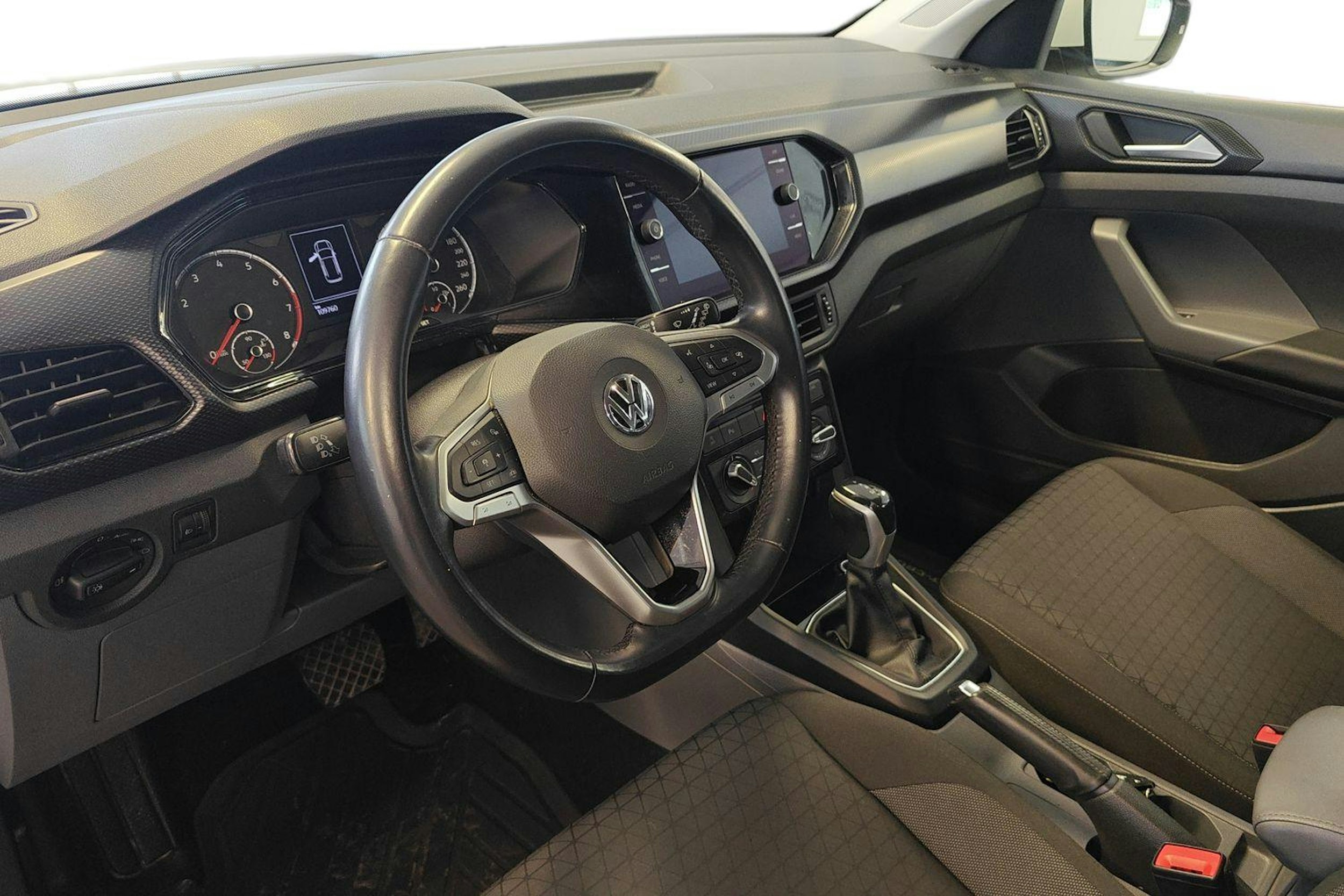 valkoinen Volkswagen T-Cross 2020 kuva 7.