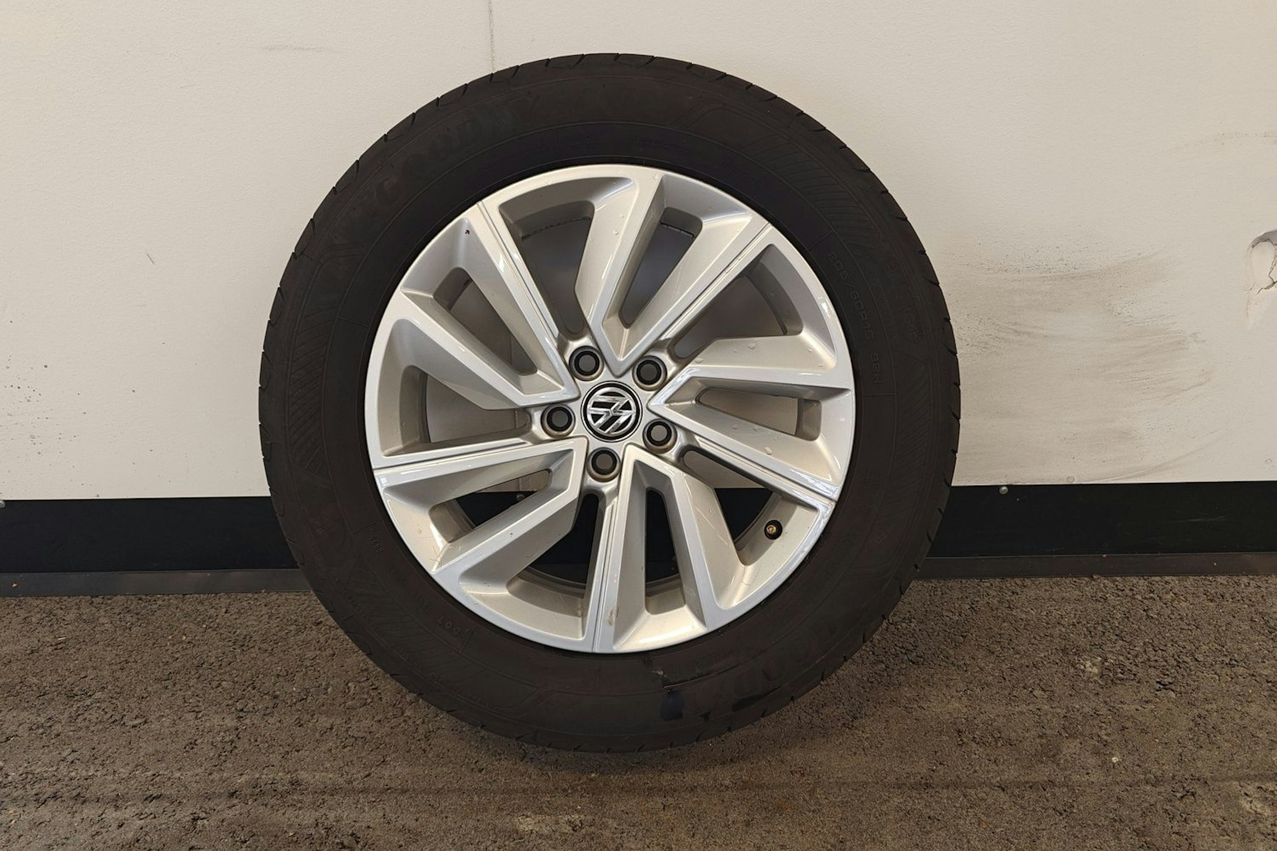 valkoinen Volkswagen T-Cross 2020 kuva 13.