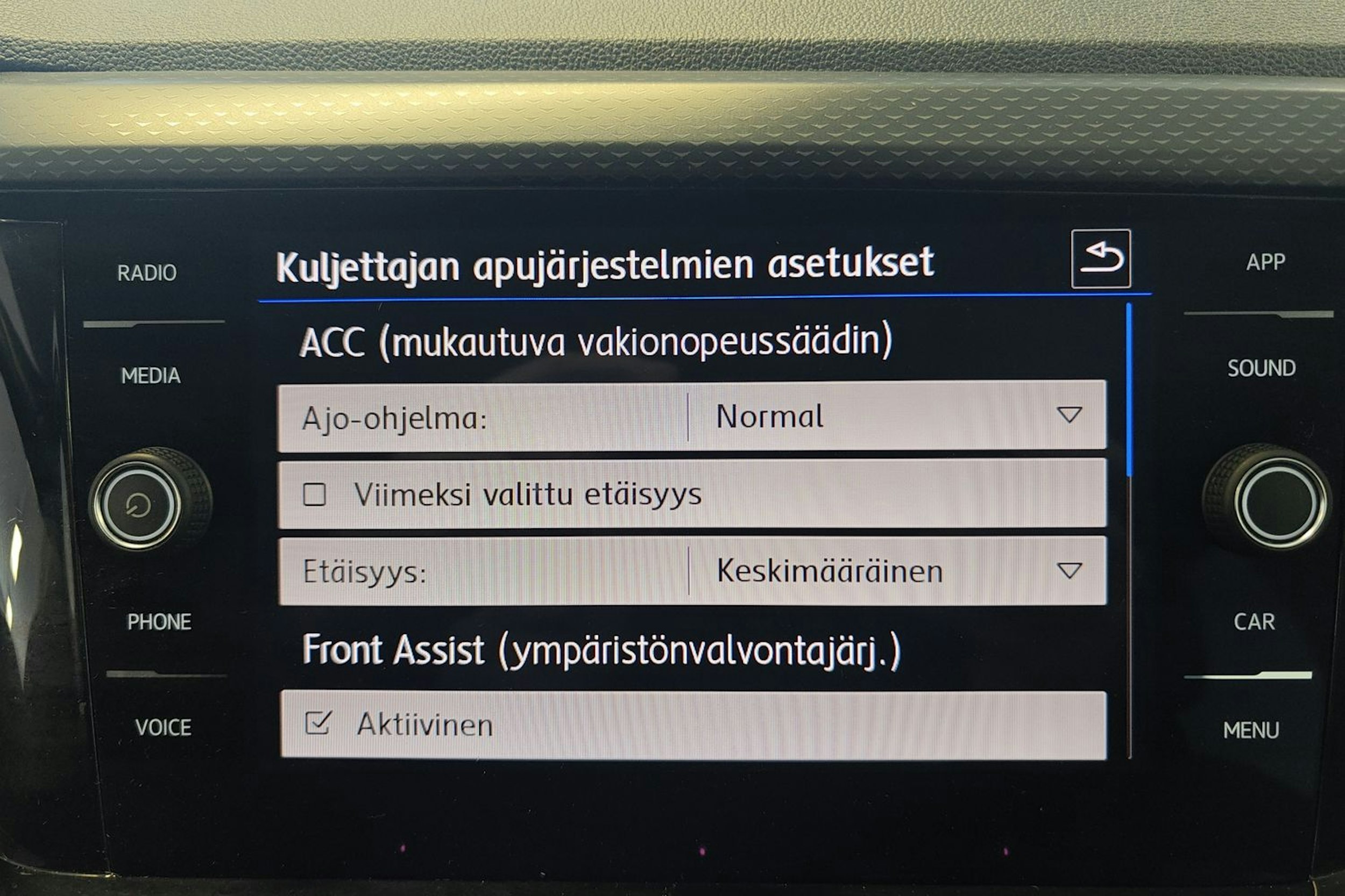 valkoinen Volkswagen T-Cross 2020 kuva 16.