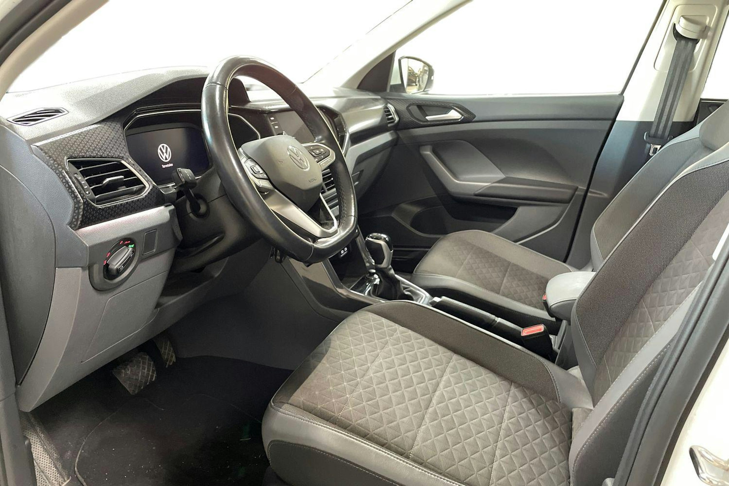 Valkoinen Volkswagen T-Cross 2021 kuva 7.