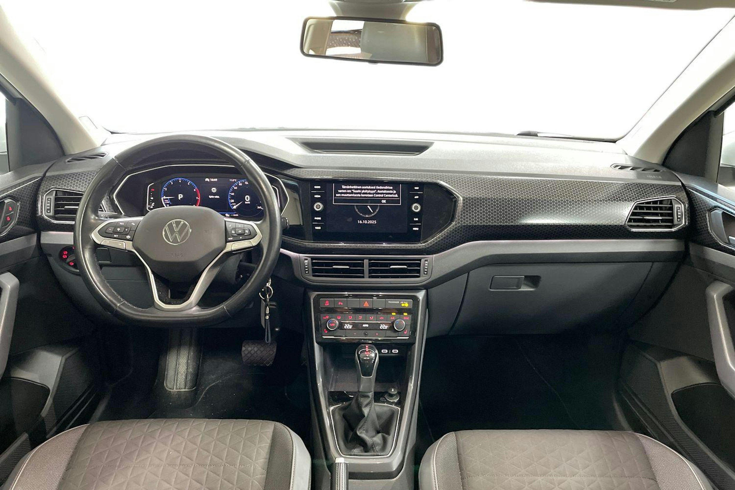Valkoinen Volkswagen T-Cross 2021 kuva 9.