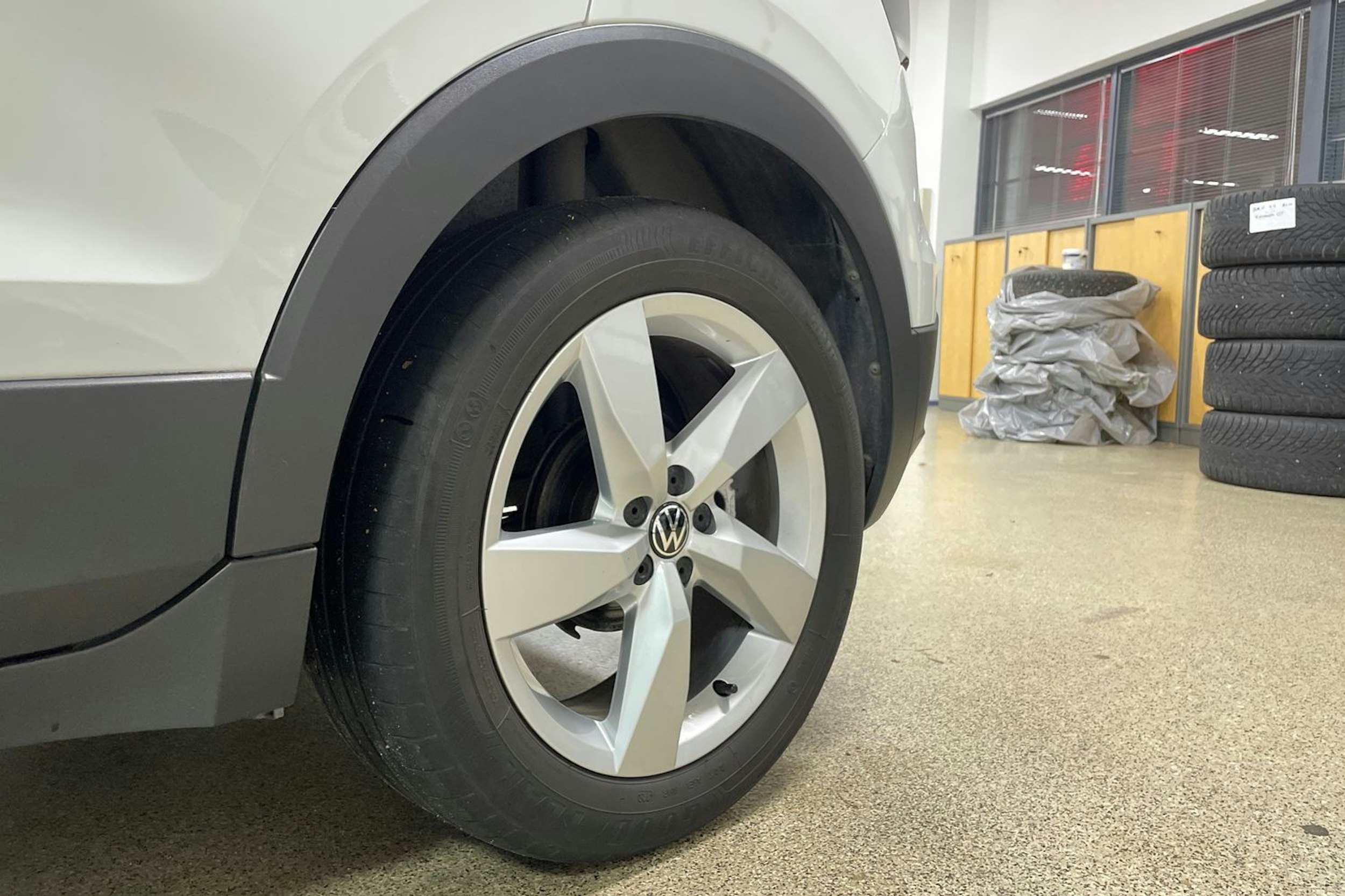 Valkoinen Volkswagen T-Cross 2021 kuva 13.
