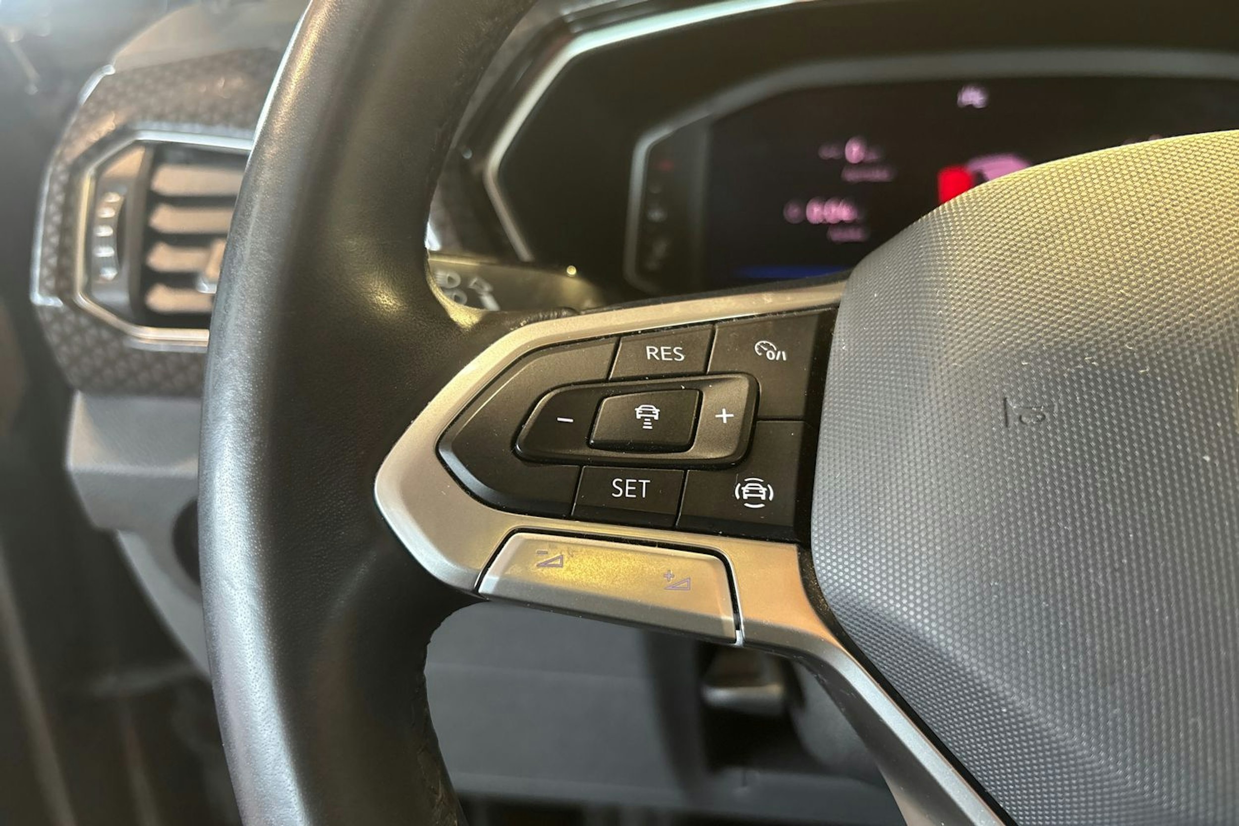 harmaa Volkswagen T-Cross 2021 kuva 15.