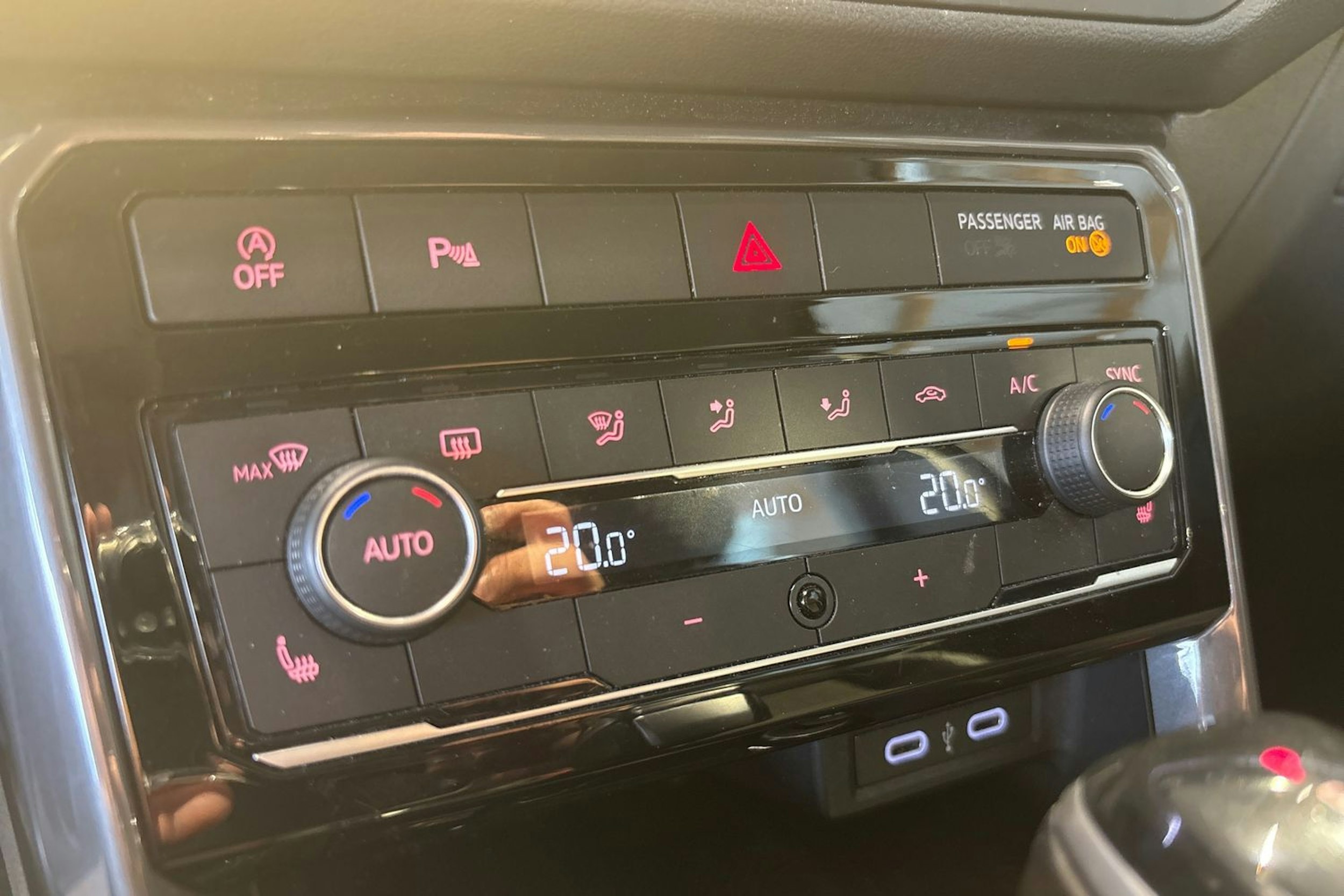 harmaa Volkswagen T-Cross 2021 kuva 19.