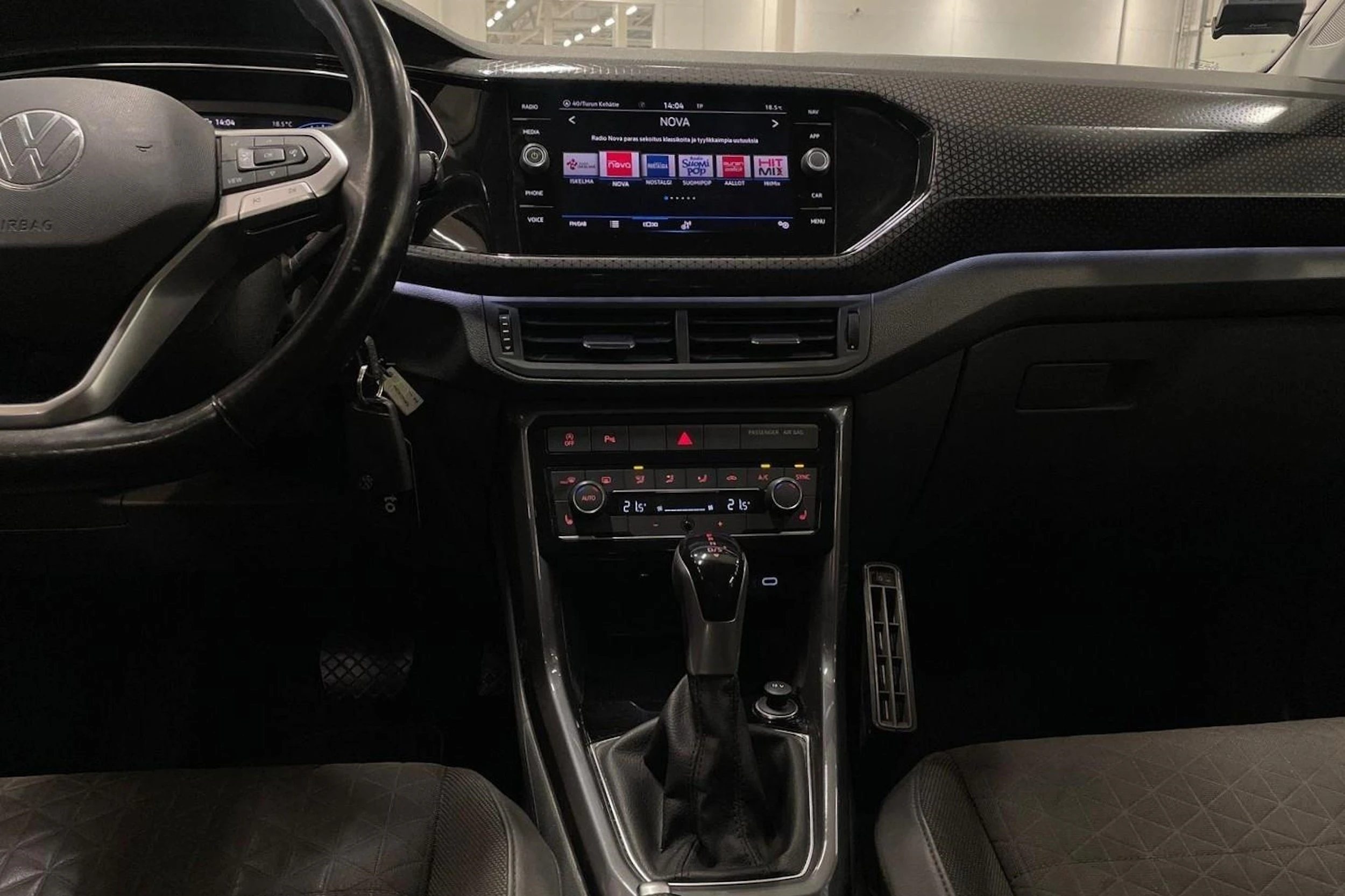 oranssi Volkswagen T-Cross 2021 kuva 17.