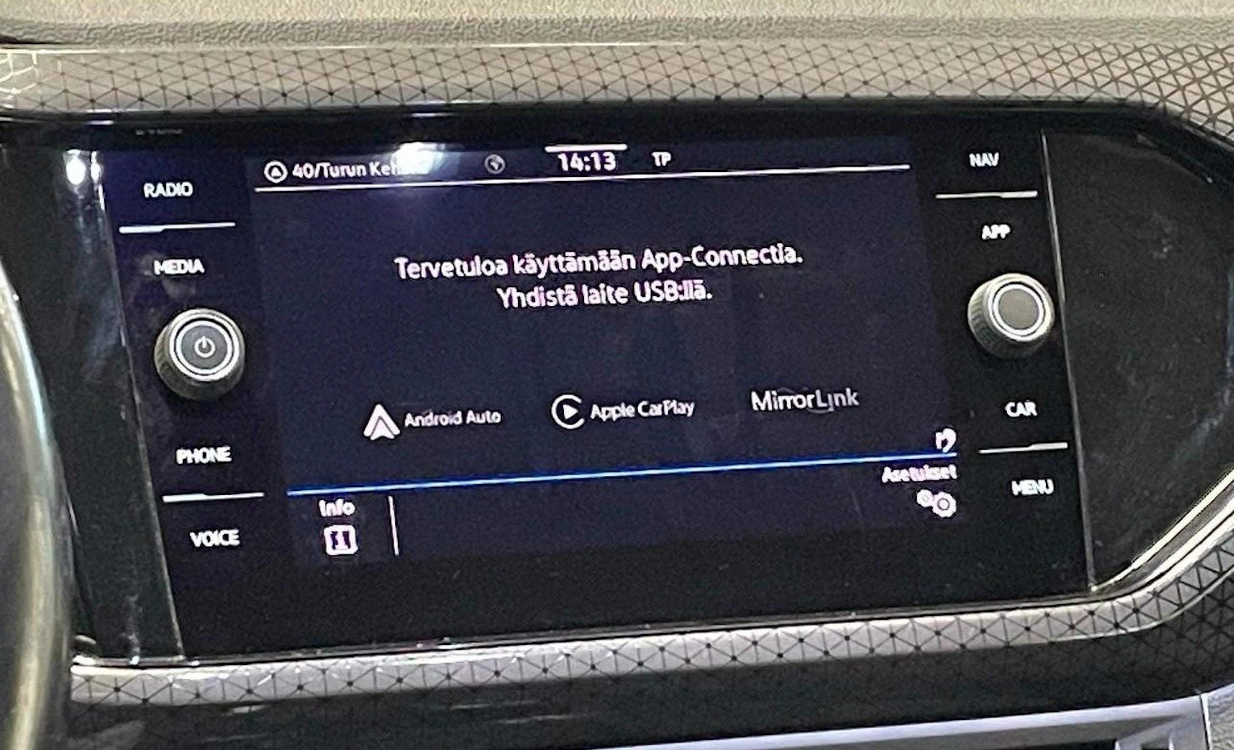 oranssi Volkswagen T-Cross 2021 kuva 20.
