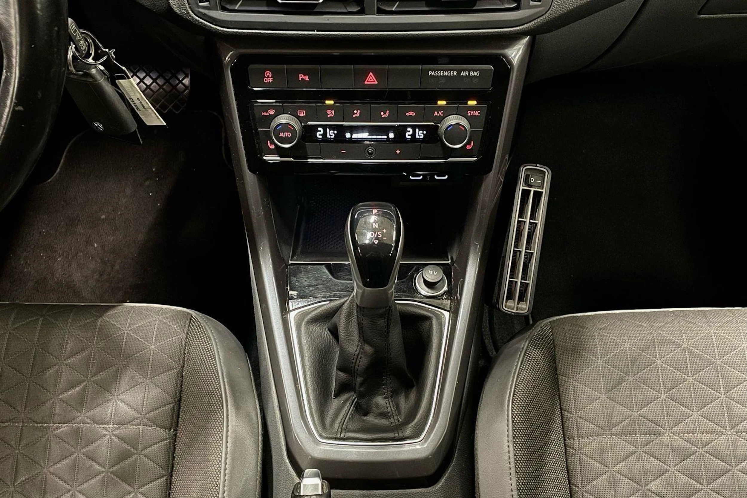 oranssi Volkswagen T-Cross 2021 kuva 24.