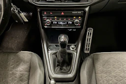 oranssi Volkswagen T-Cross 2021 kuva 24.