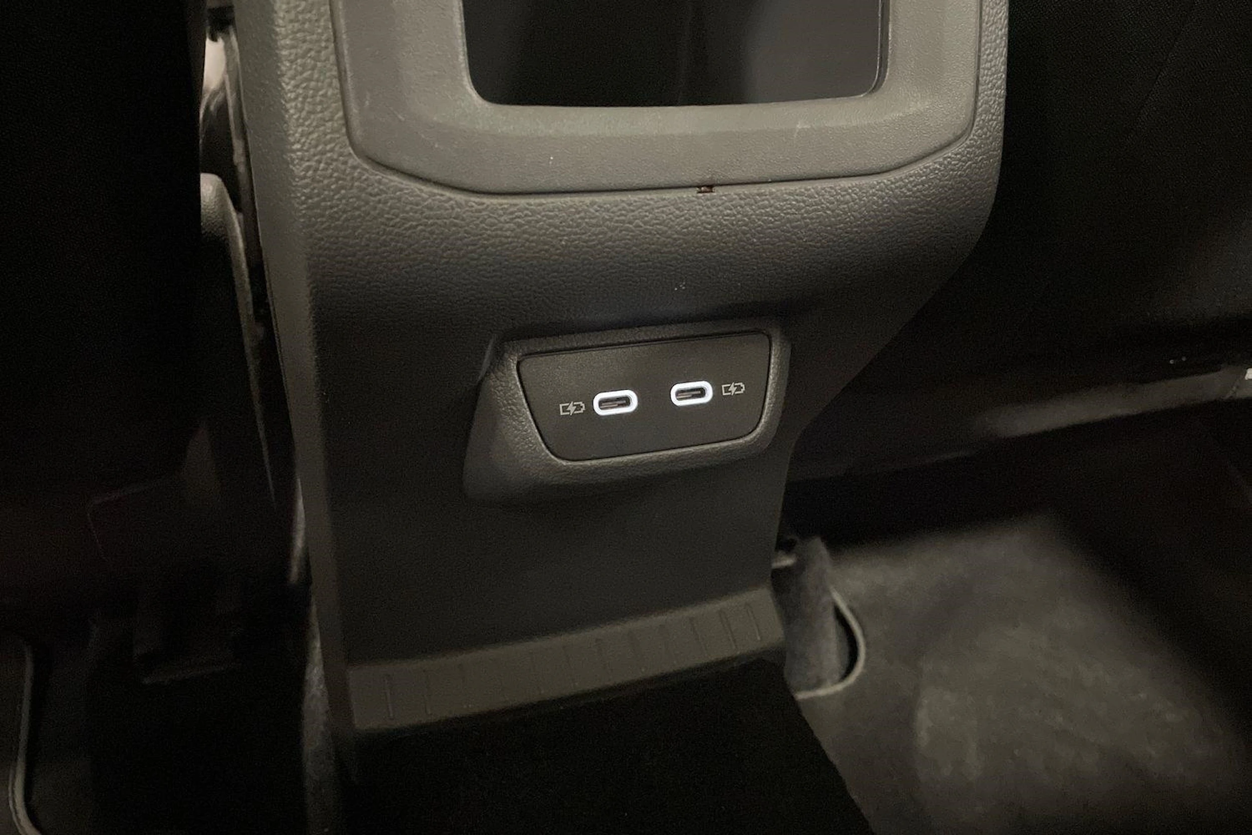 oranssi Volkswagen T-Cross 2021 kuva 27.