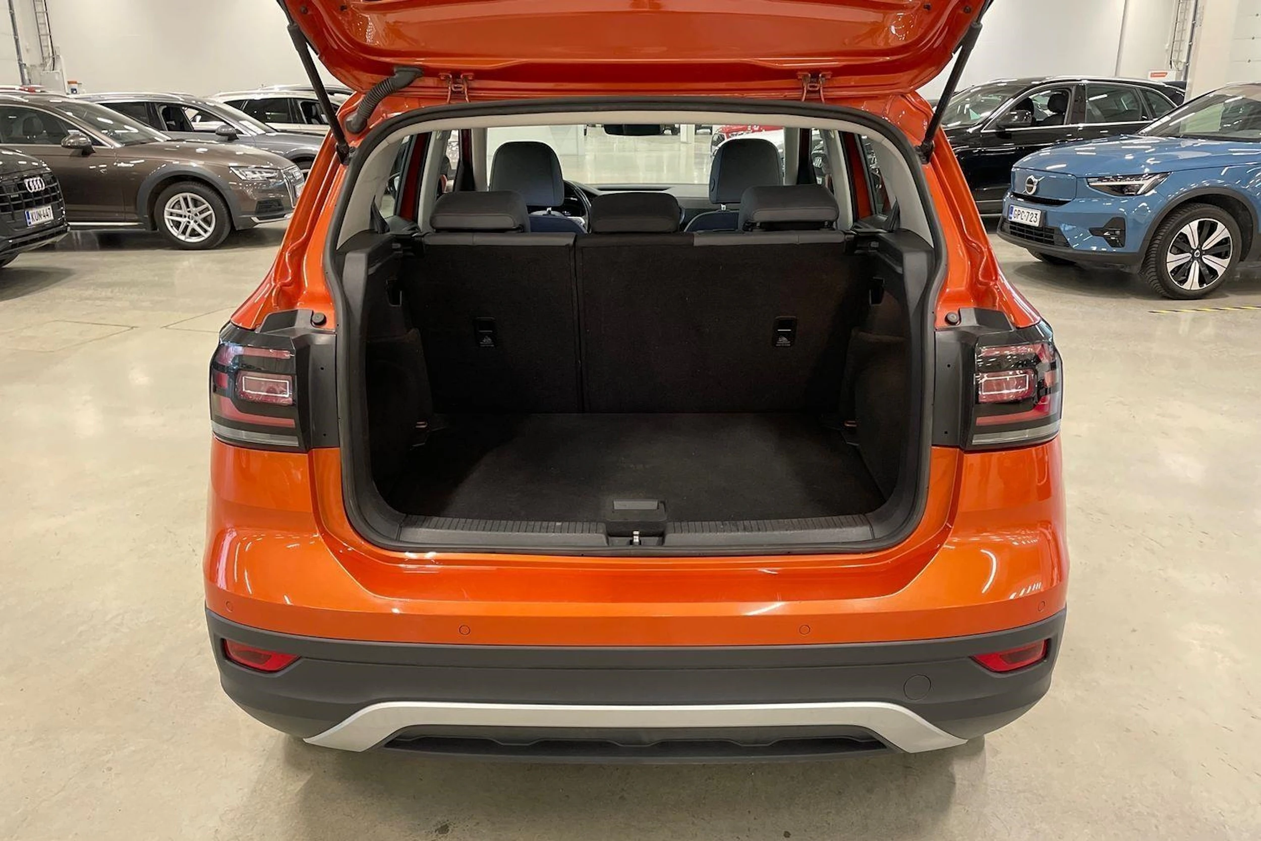oranssi Volkswagen T-Cross 2021 kuva 28.