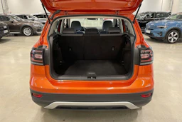 oranssi Volkswagen T-Cross 2021 kuva 28.