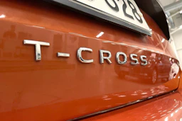 oranssi Volkswagen T-Cross 2021 kuva 29.