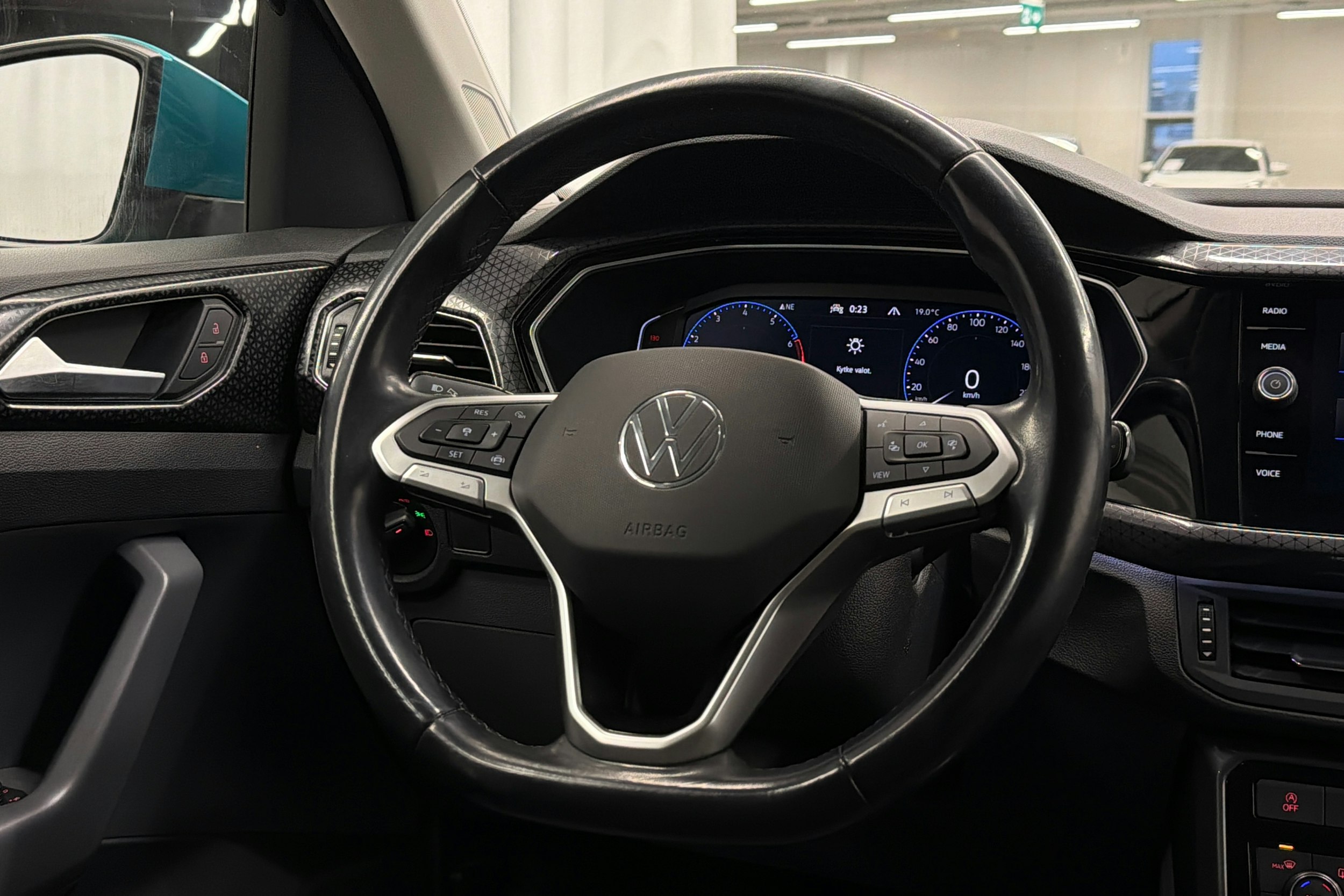 sininen Volkswagen T-Cross 2021 kuva 14.