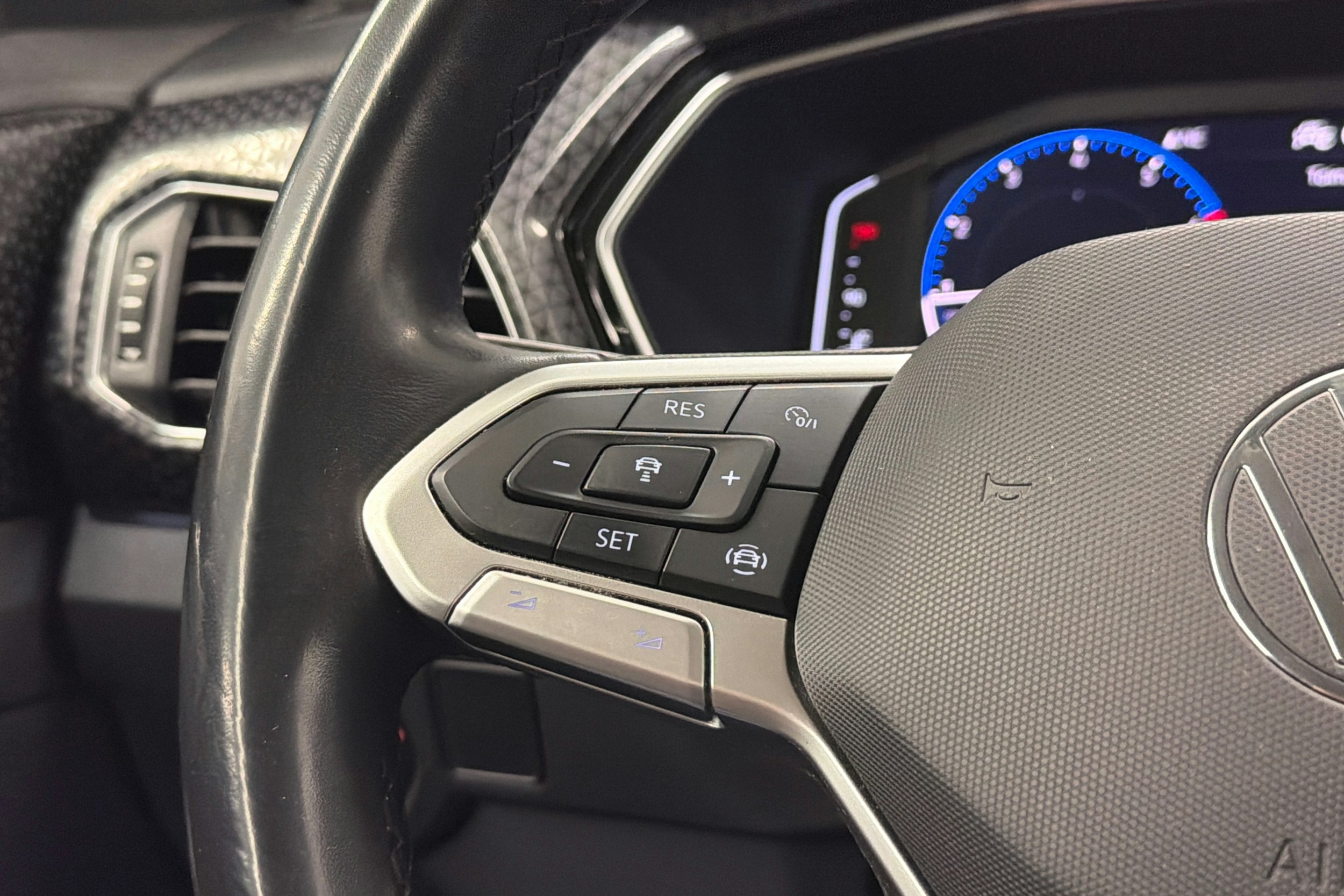 sininen Volkswagen T-Cross 2021 kuva 17.