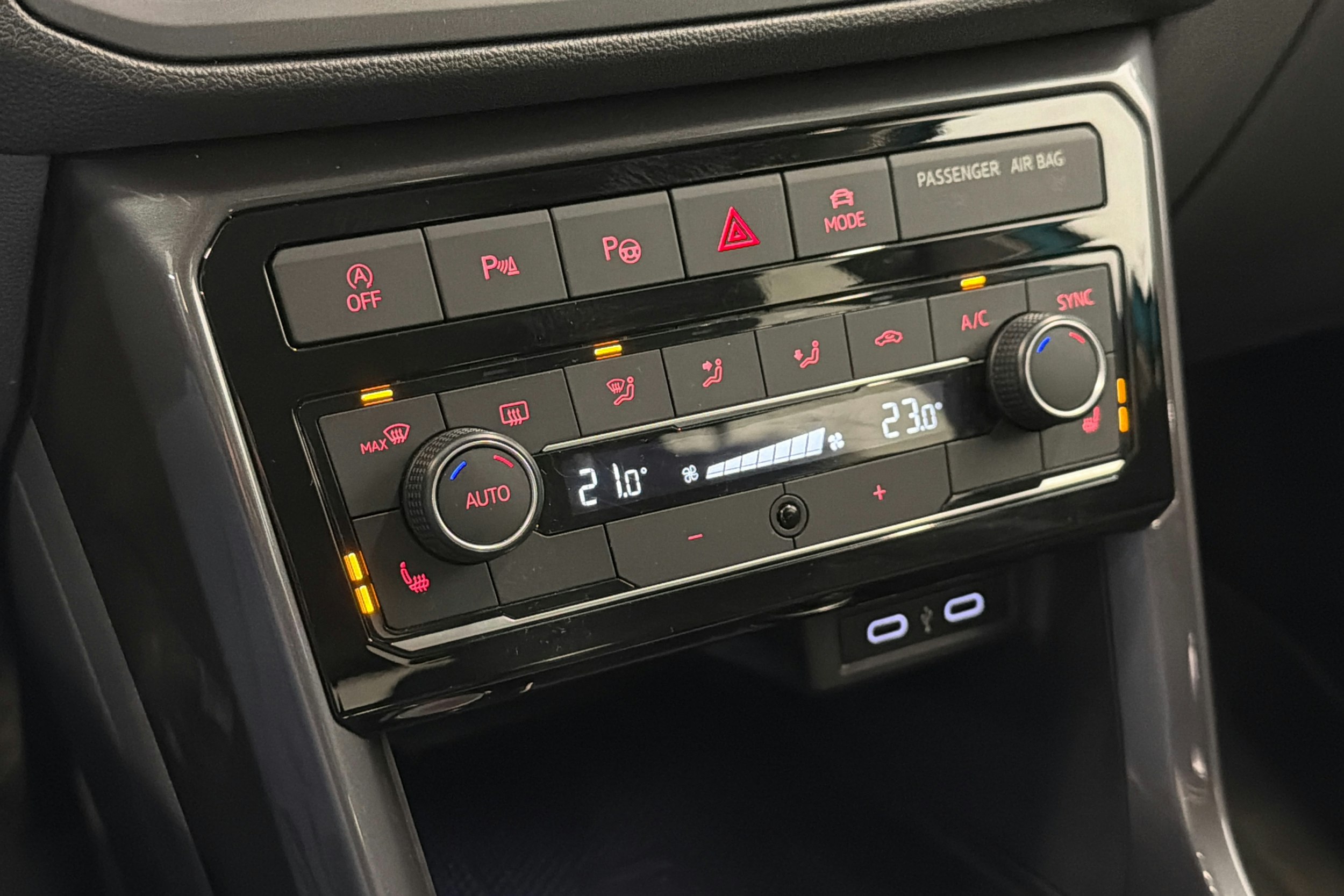 sininen Volkswagen T-Cross 2021 kuva 21.