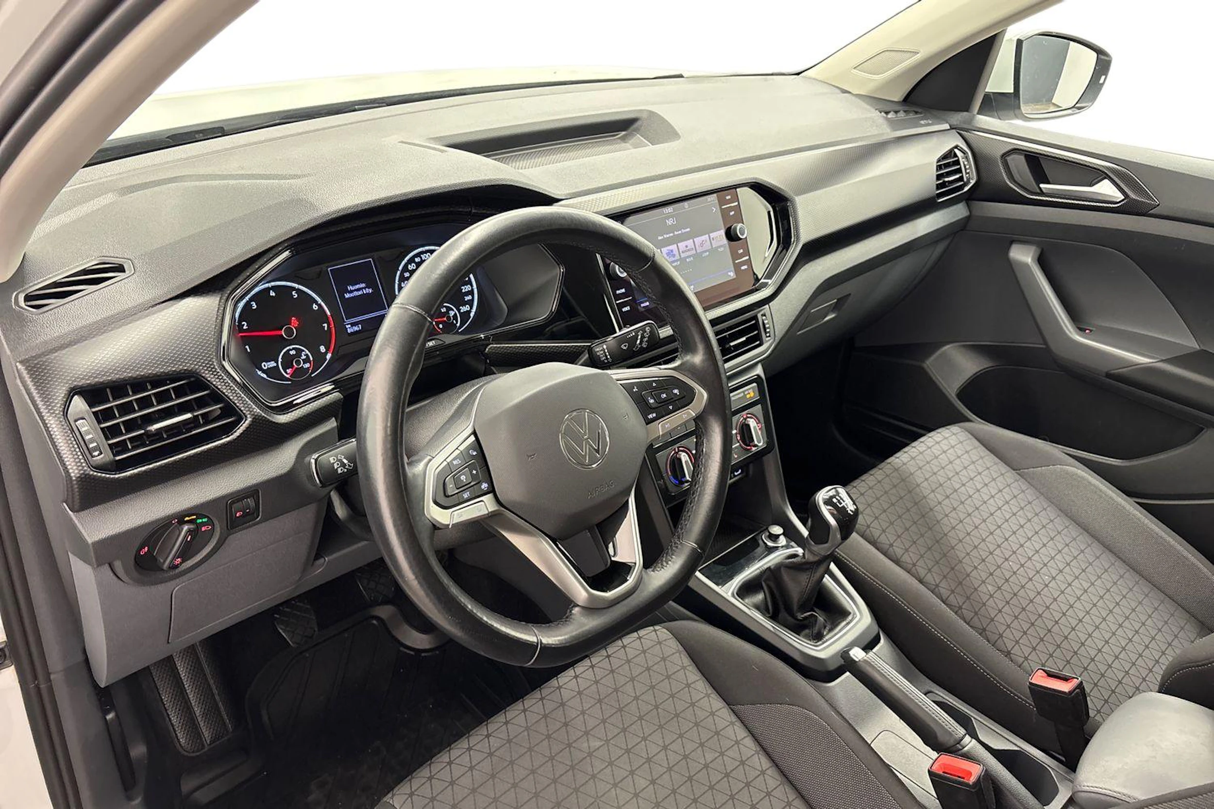 valkoinen Volkswagen T-Cross 2021 kuva 6.