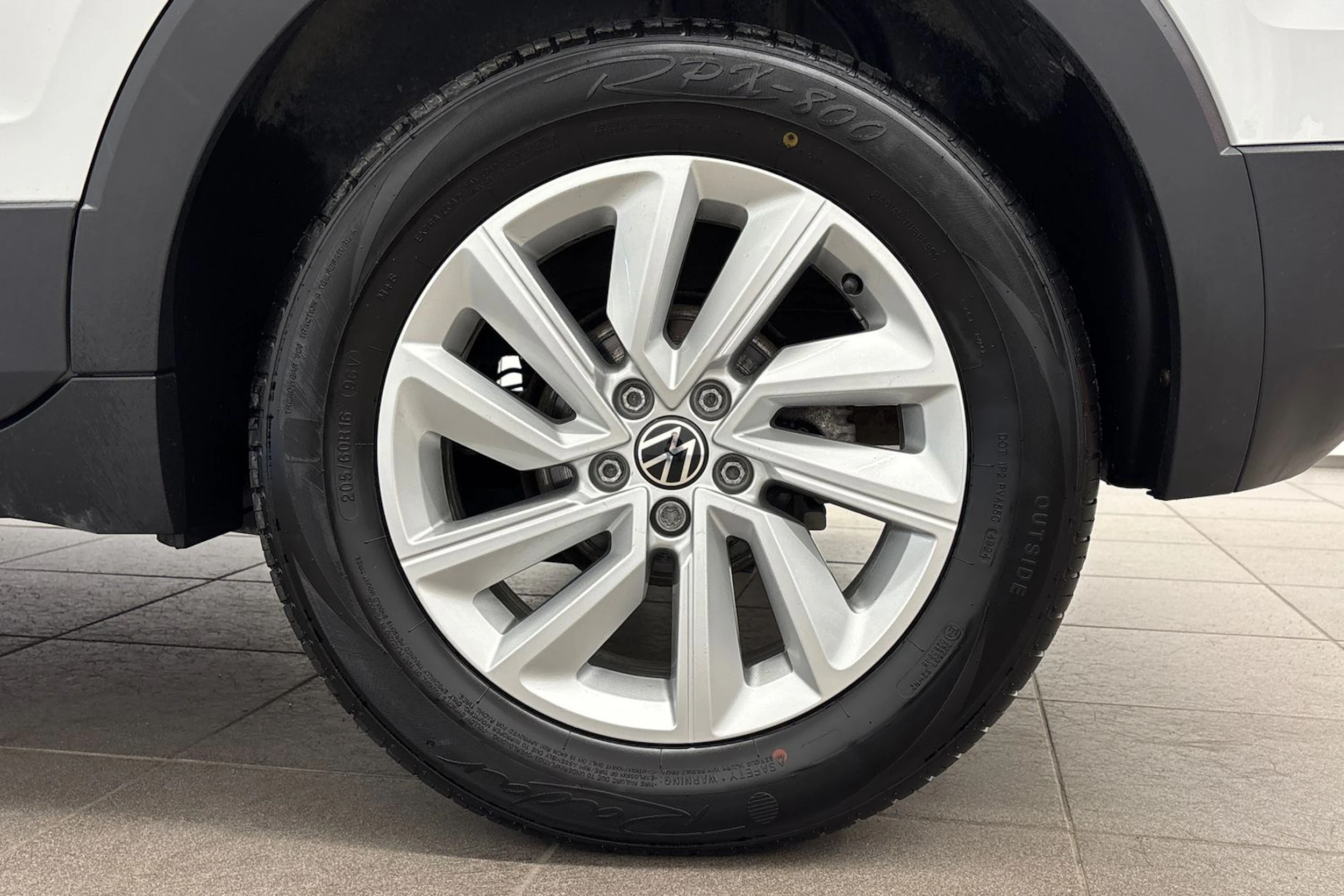 valkoinen Volkswagen T-Cross 2021 kuva 10.