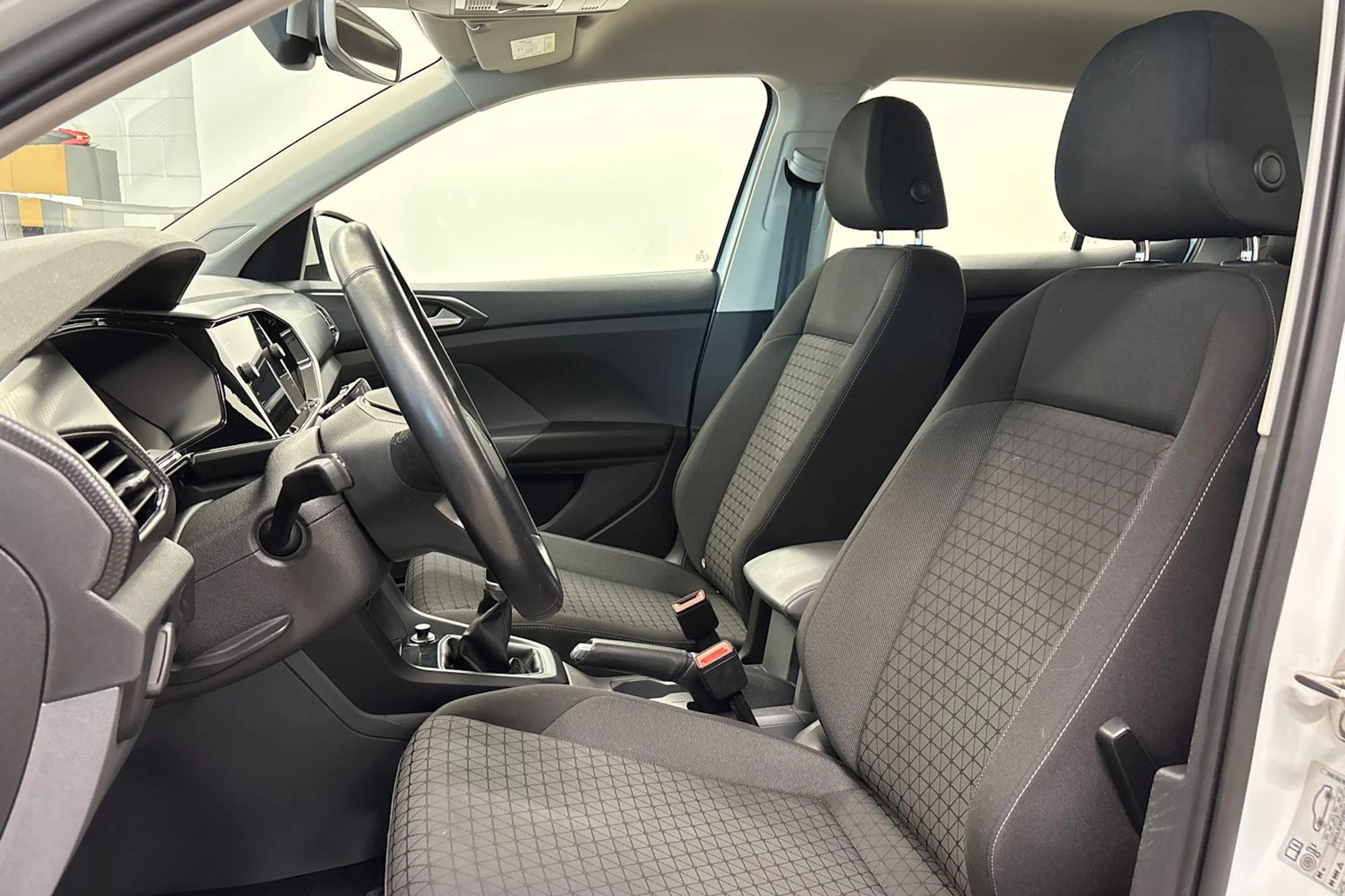 valkoinen Volkswagen T-Cross 2021 kuva 11.