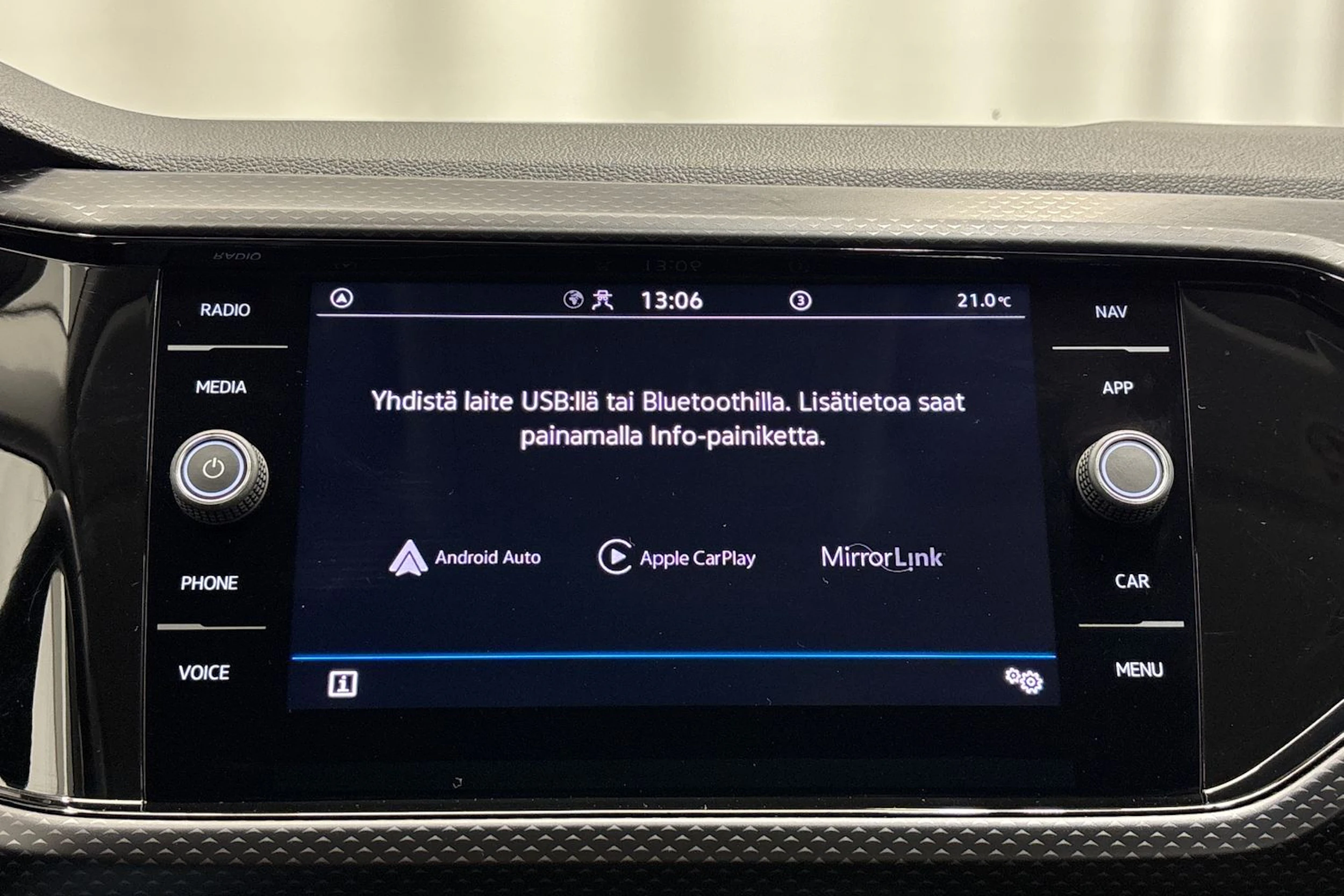 valkoinen Volkswagen T-Cross 2021 kuva 17.