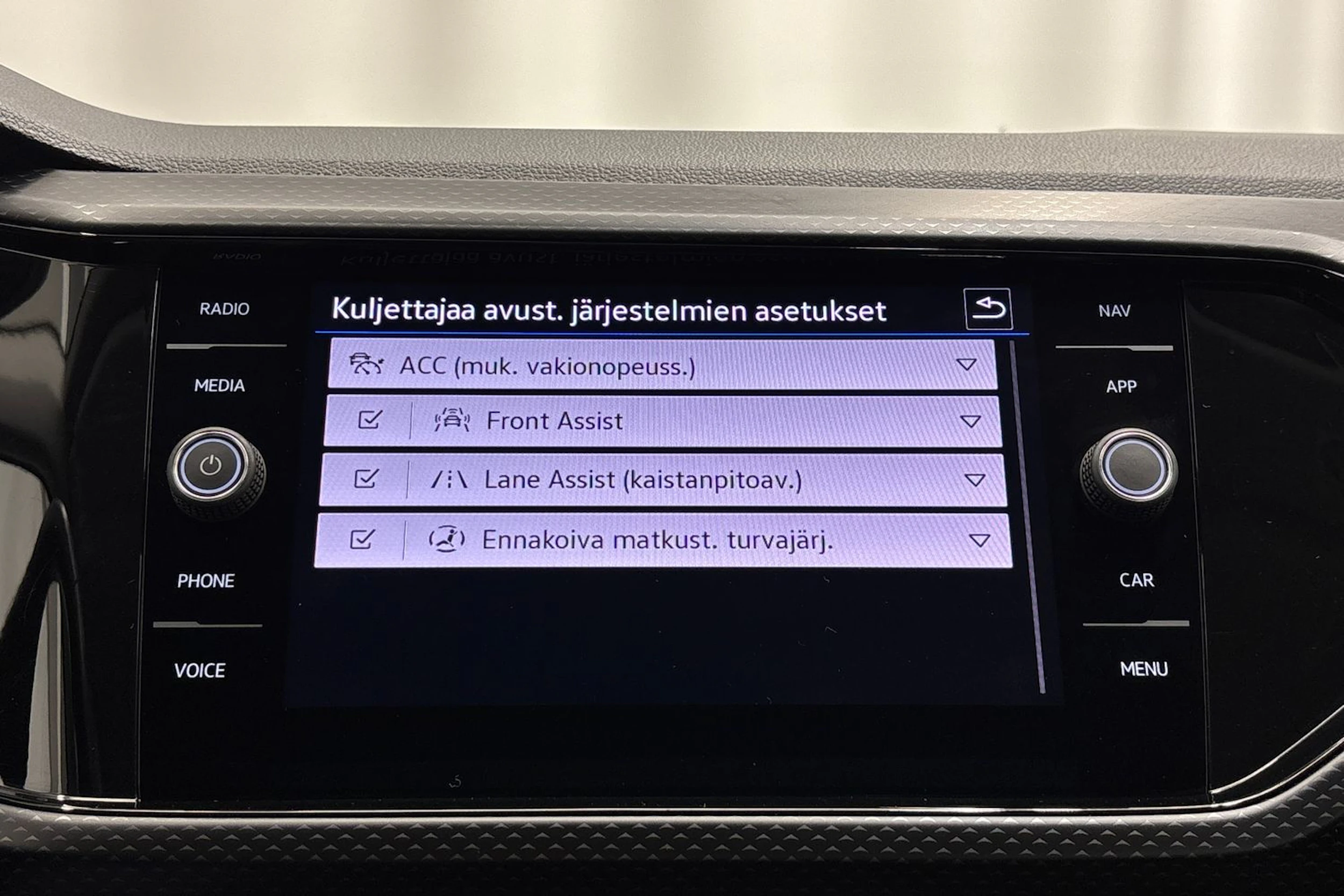 valkoinen Volkswagen T-Cross 2021 kuva 18.