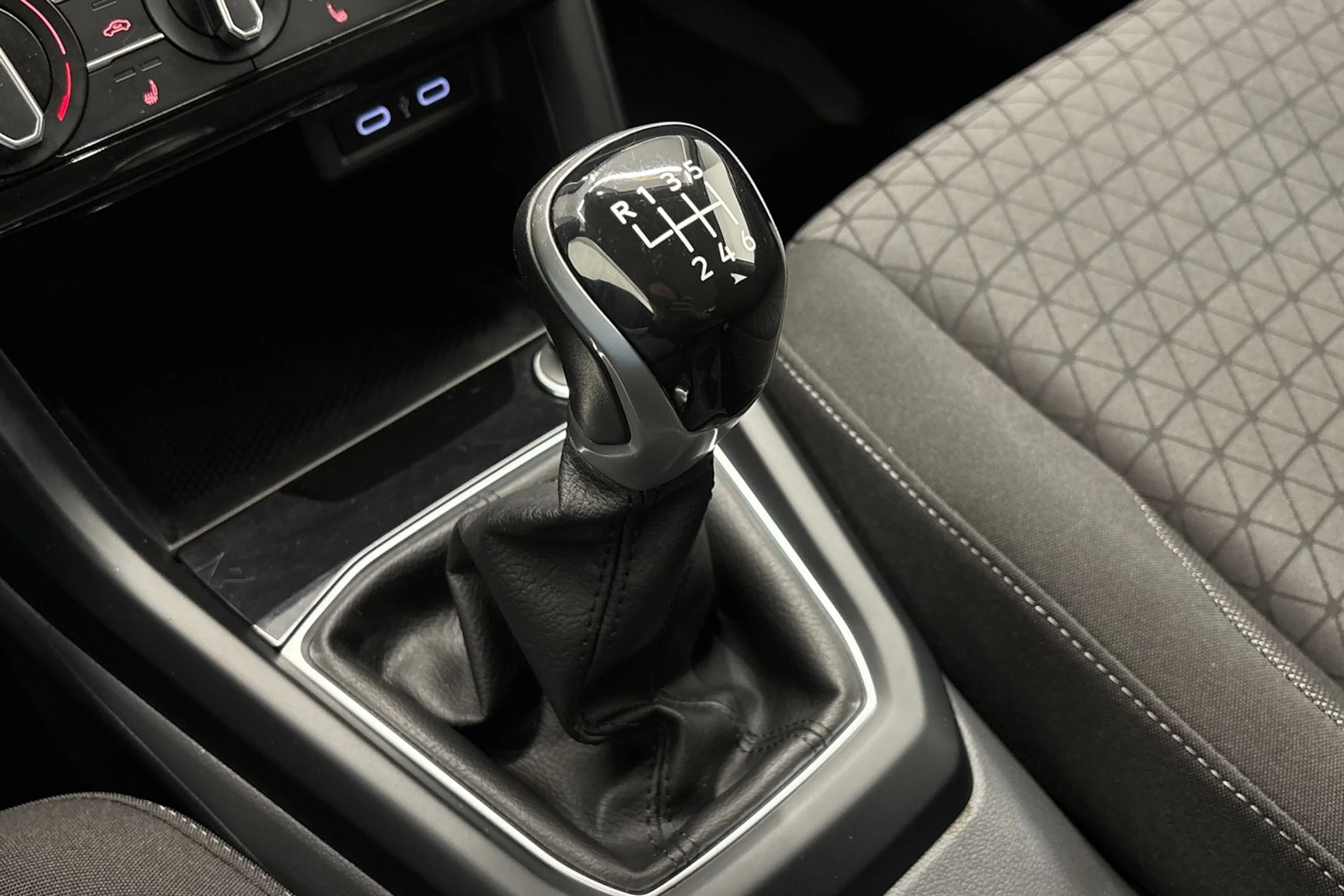 valkoinen Volkswagen T-Cross 2021 kuva 19.