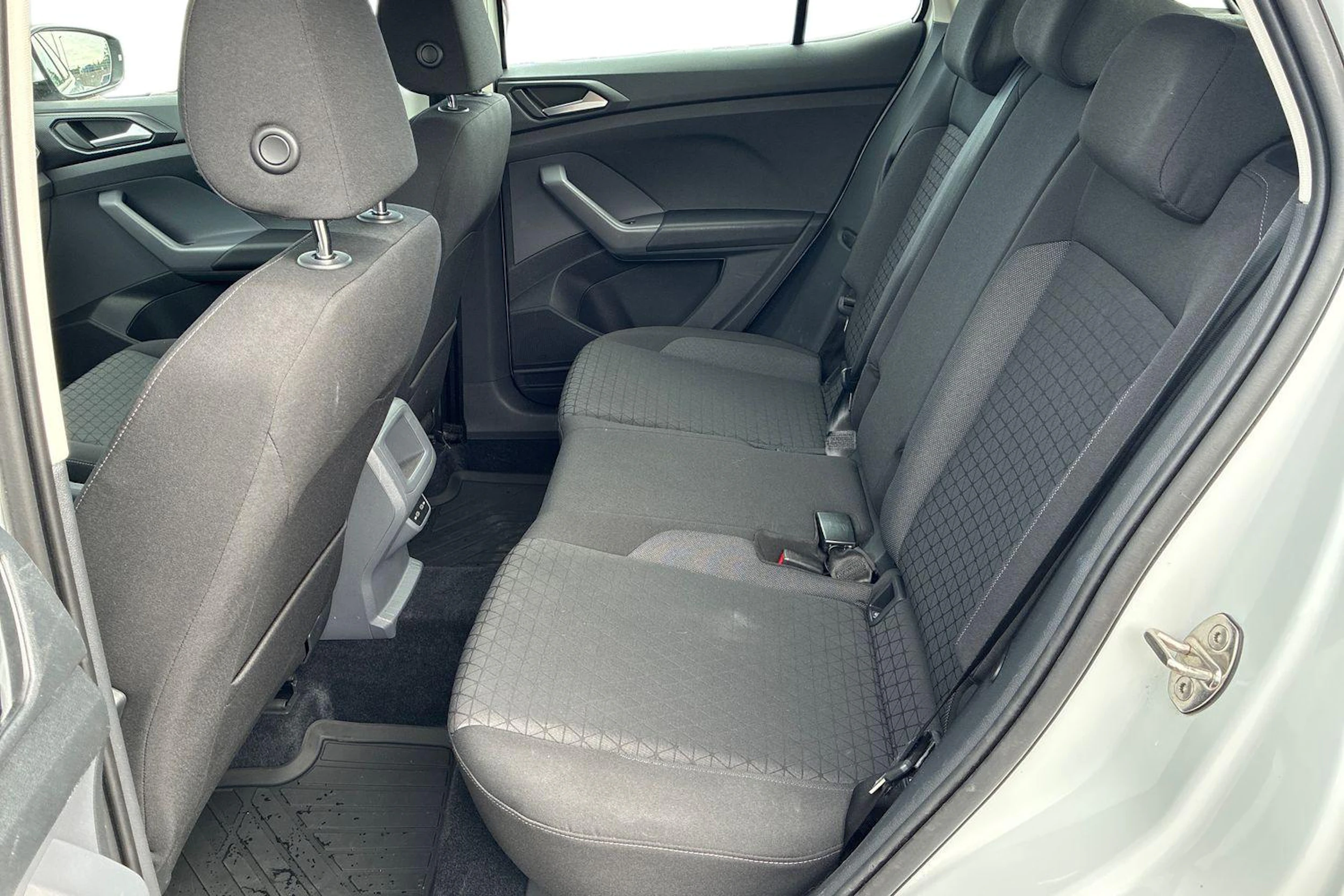 valkoinen Volkswagen T-Cross 2021 kuva 8.