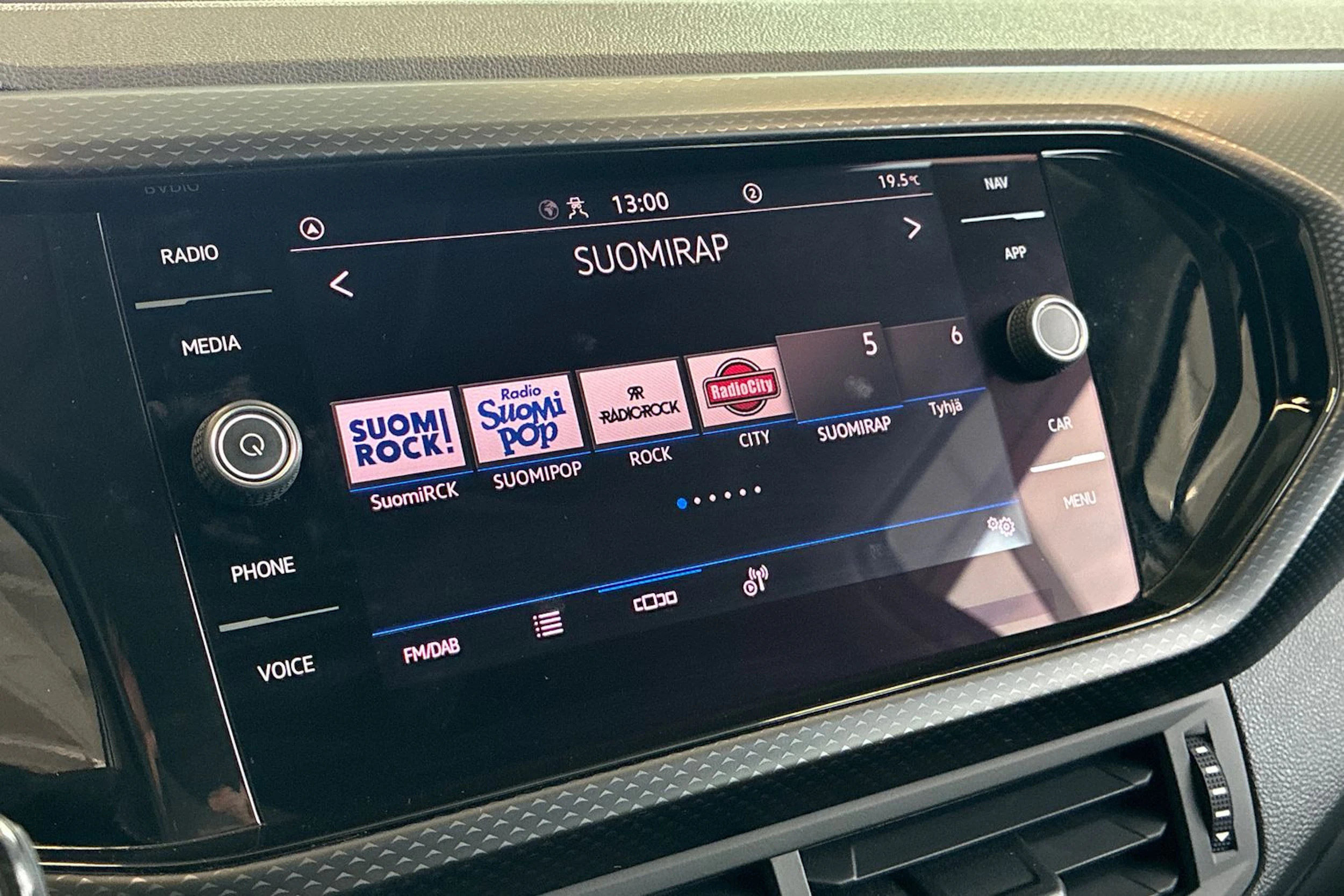 valkoinen Volkswagen T-Cross 2021 kuva 18.