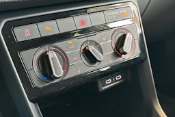 valkoinen Volkswagen T-Cross 2021 kuva 22.