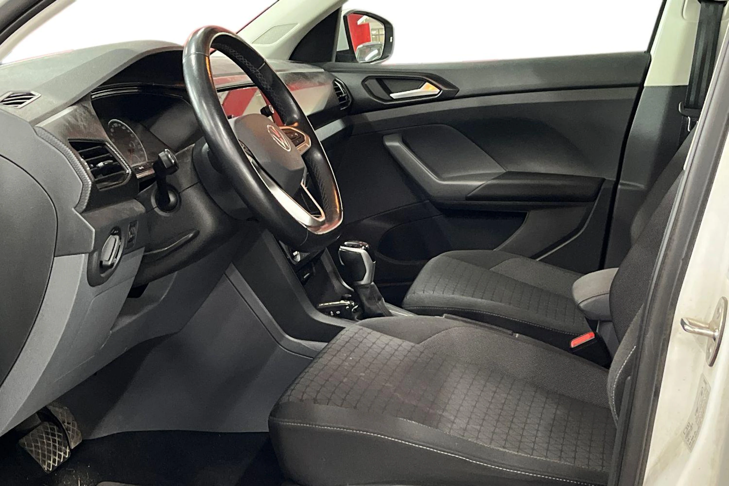 Valkoinen Volkswagen T-Cross 2021 kuva 3.