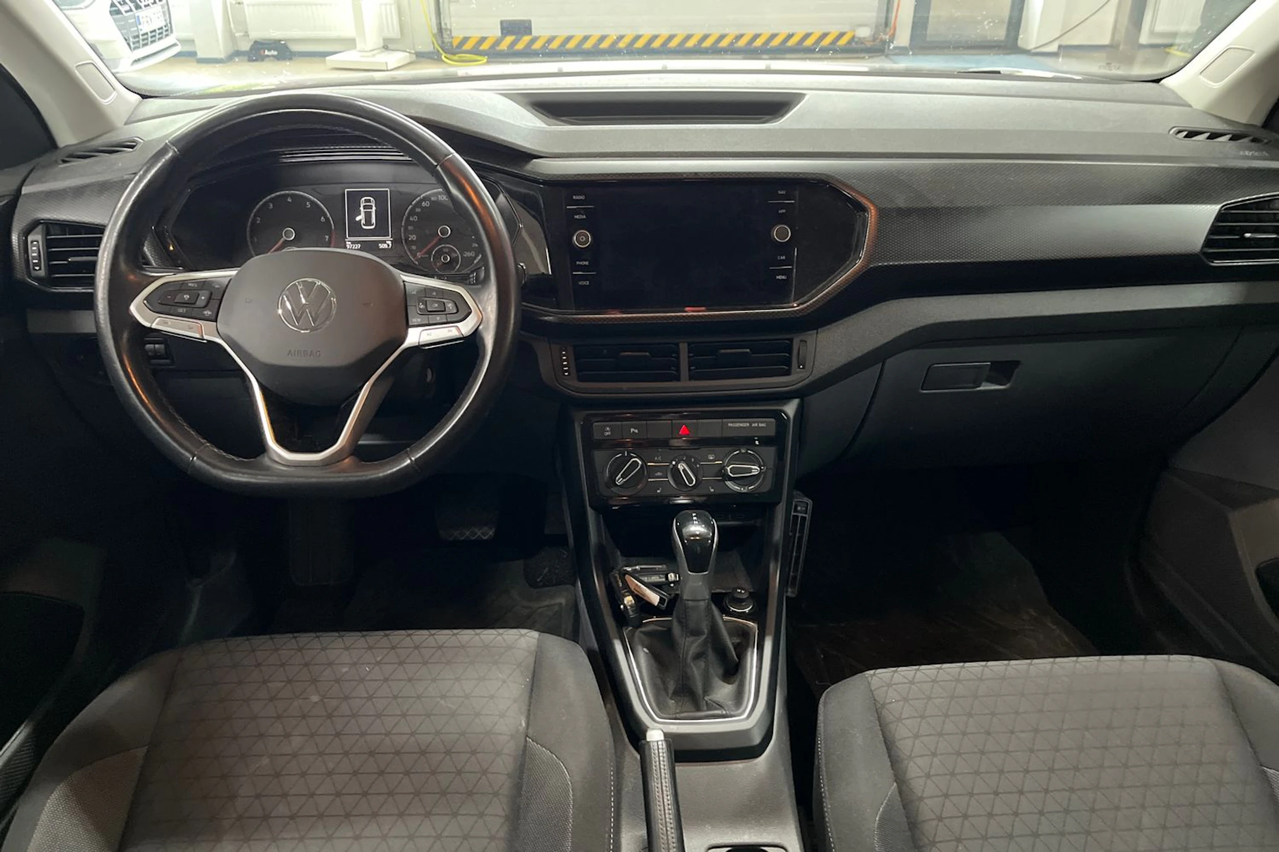 Valkoinen Volkswagen T-Cross 2021 kuva 5.
