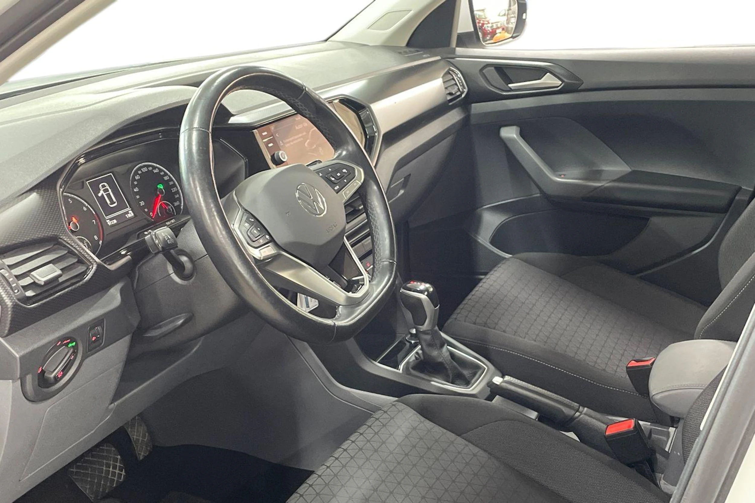 Valkoinen Volkswagen T-Cross 2021 kuva 6.