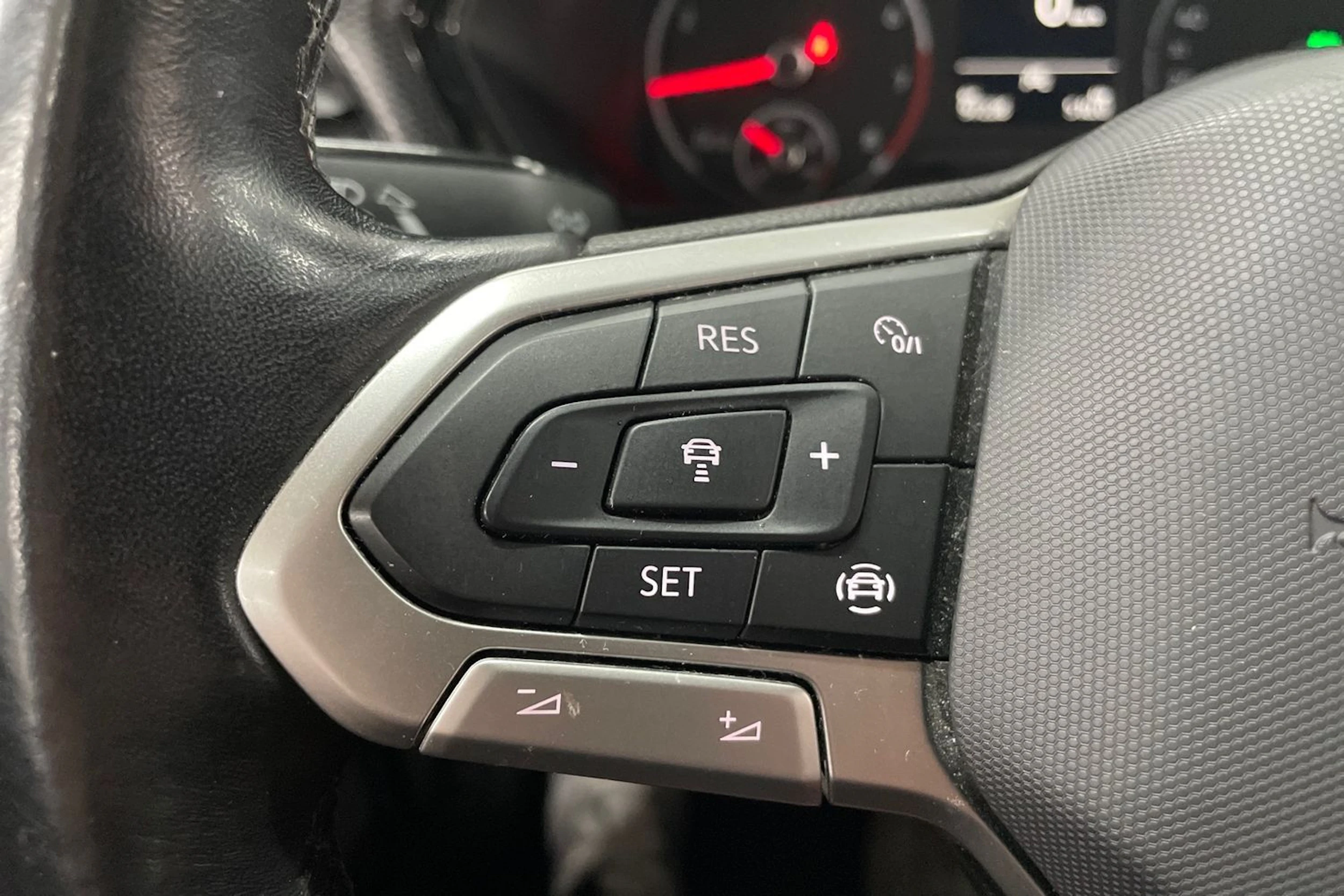 Valkoinen Volkswagen T-Cross 2021 kuva 13.