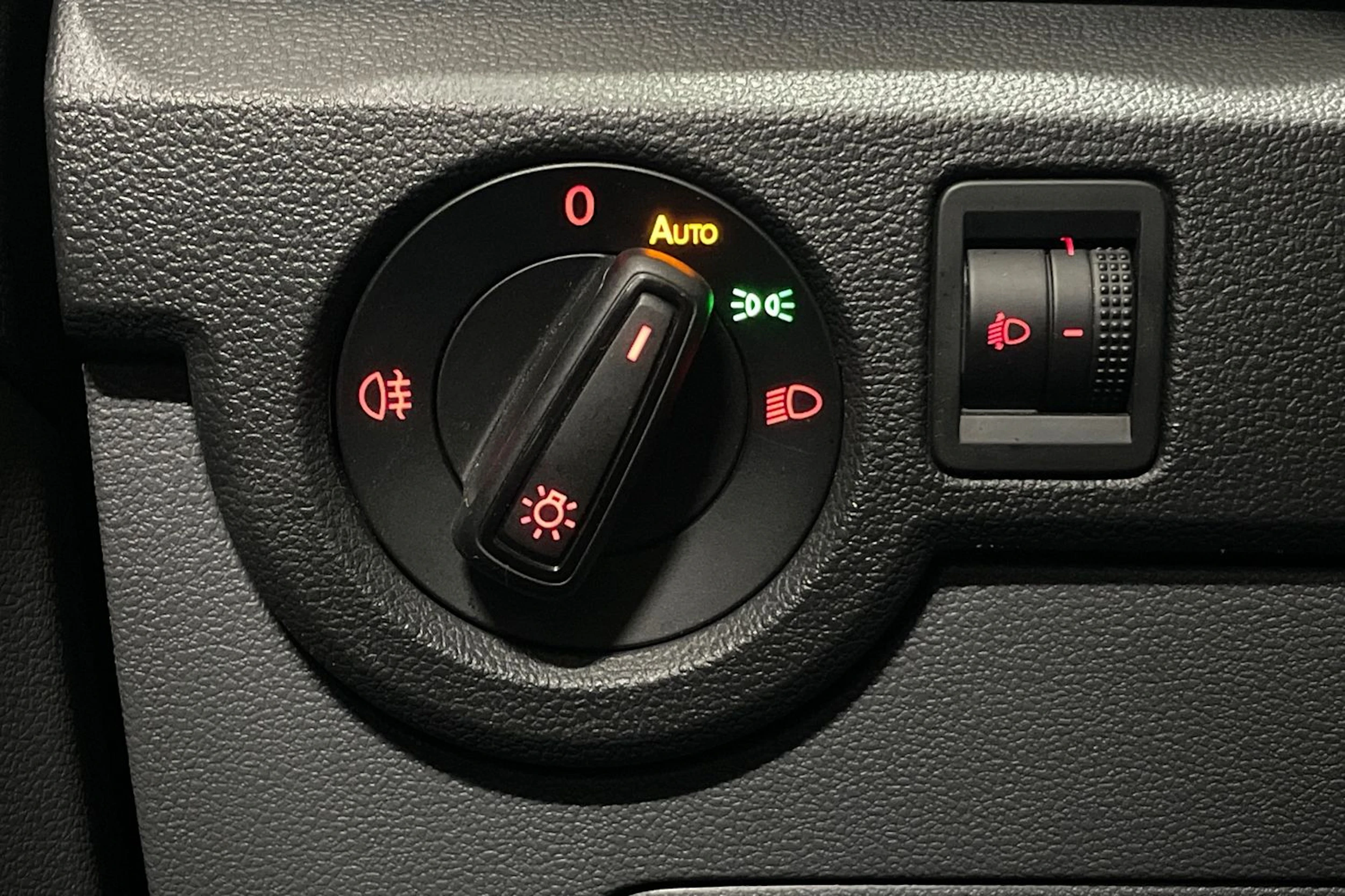 Valkoinen Volkswagen T-Cross 2021 kuva 15.