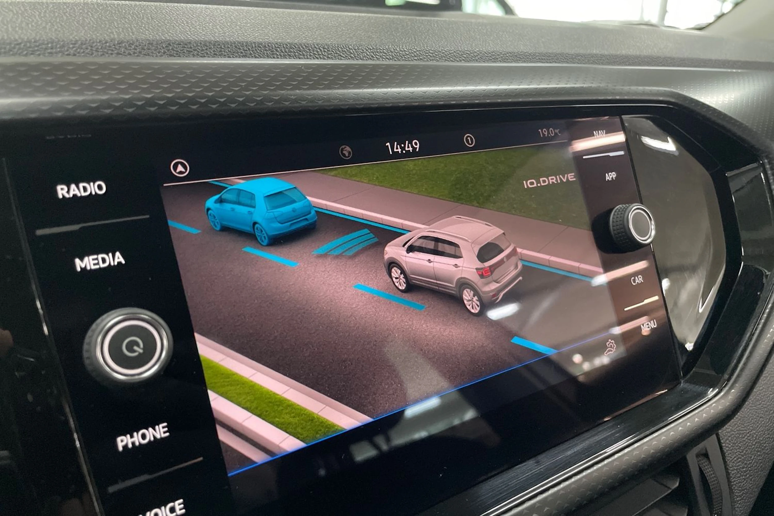 Valkoinen Volkswagen T-Cross 2021 kuva 18.