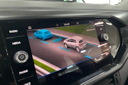 Valkoinen Volkswagen T-Cross 2021 kuva 18.