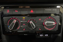Valkoinen Volkswagen T-Cross 2021 kuva 21.