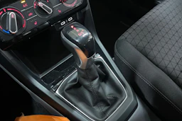 Valkoinen Volkswagen T-Cross 2021 kuva 22.