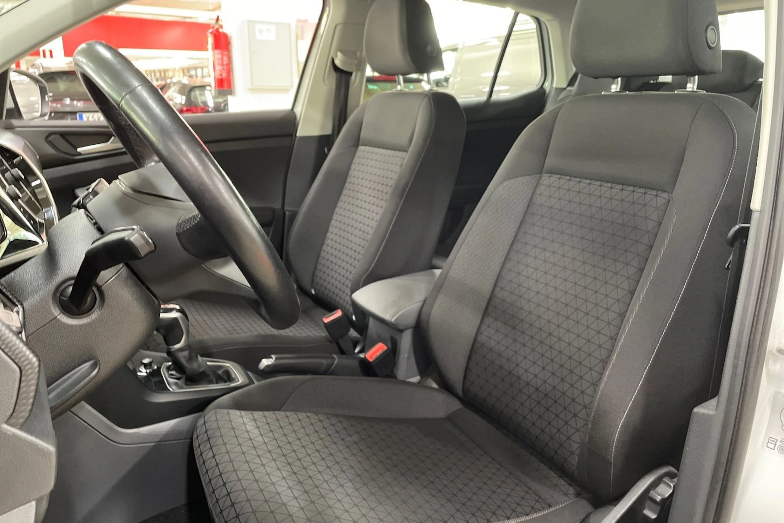 Valkoinen Volkswagen T-Cross 2021 kuva 24.