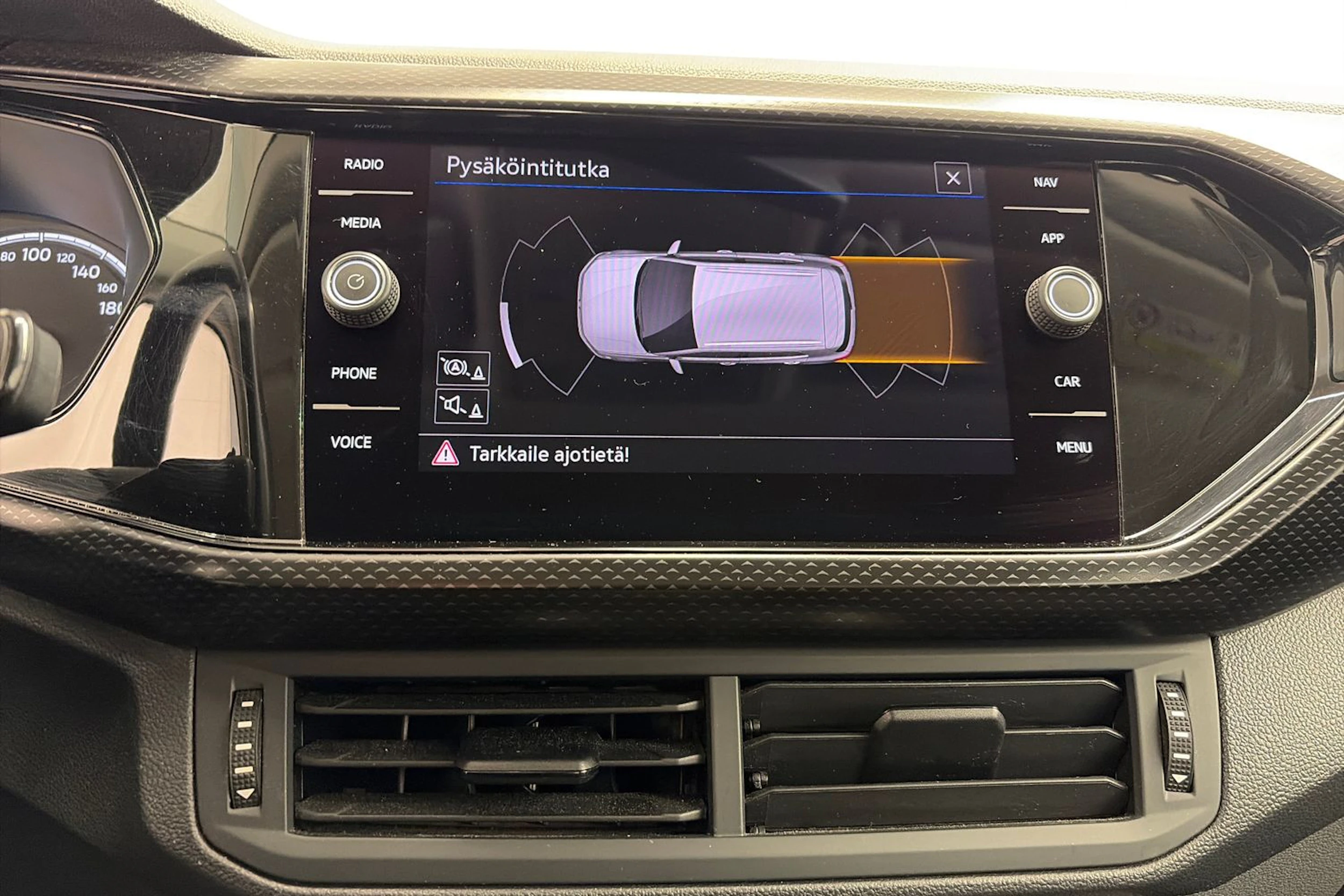 punainen Volkswagen T-Cross 2021 kuva 16.