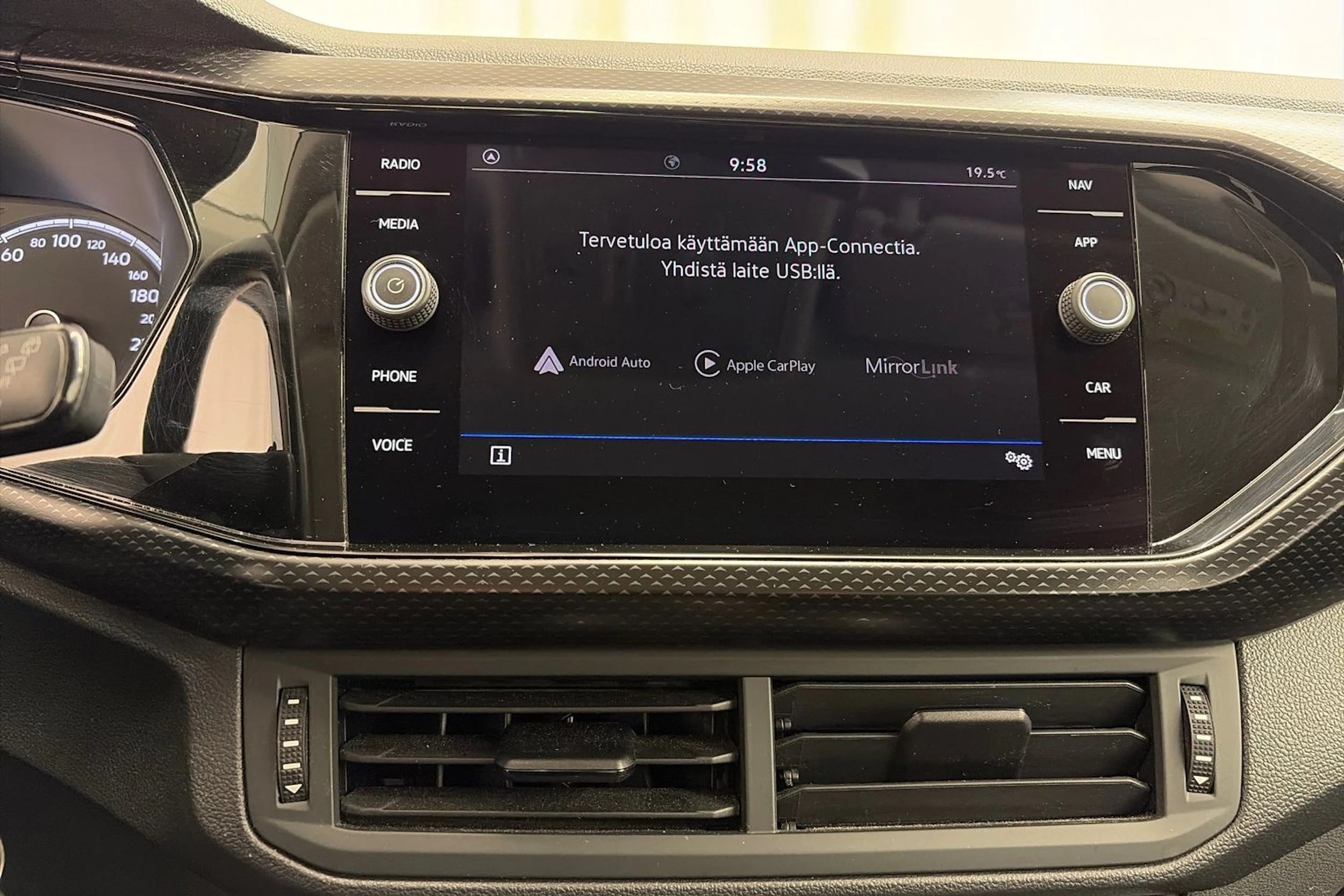 punainen Volkswagen T-Cross 2021 kuva 17.