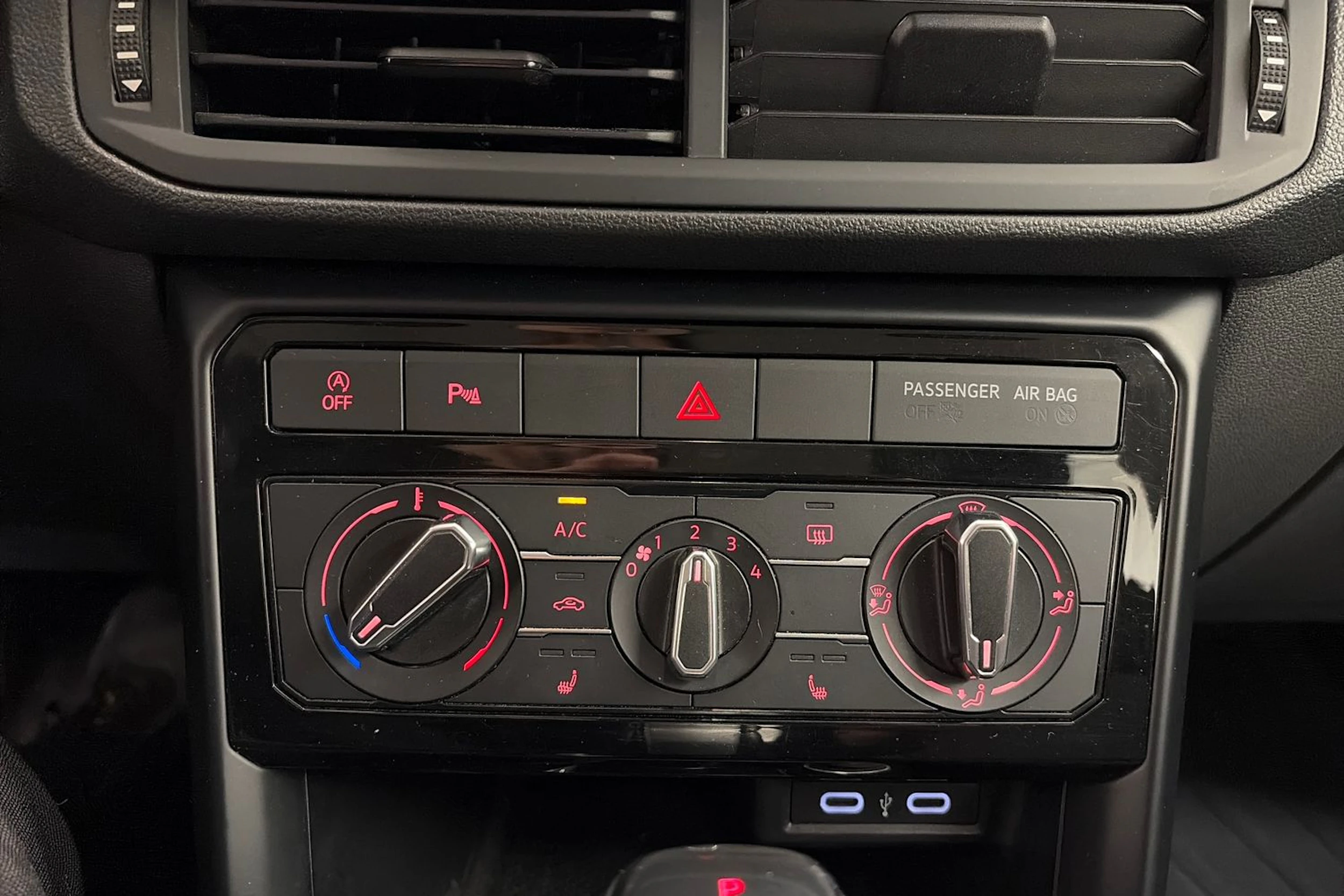 punainen Volkswagen T-Cross 2021 kuva 19.