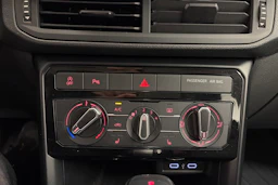 punainen Volkswagen T-Cross 2021 kuva 19.