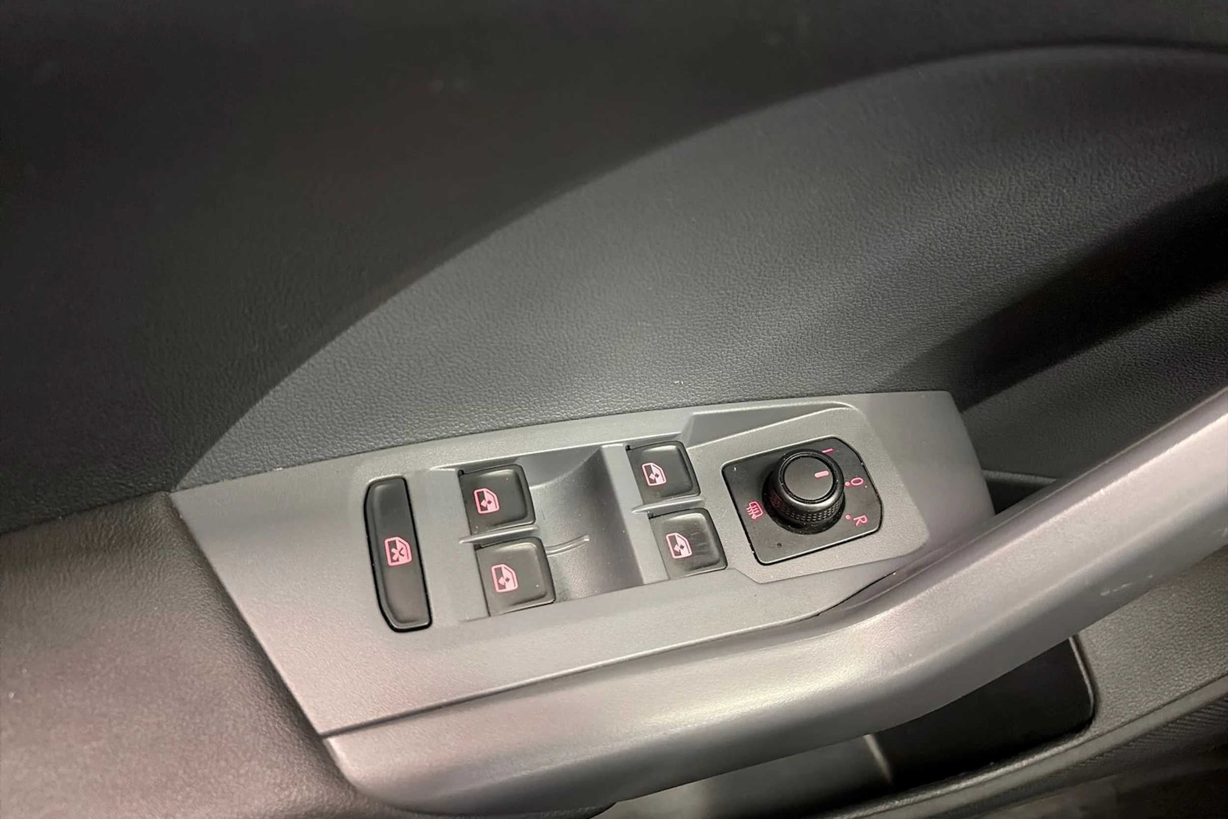 punainen Volkswagen T-Cross 2021 kuva 21.