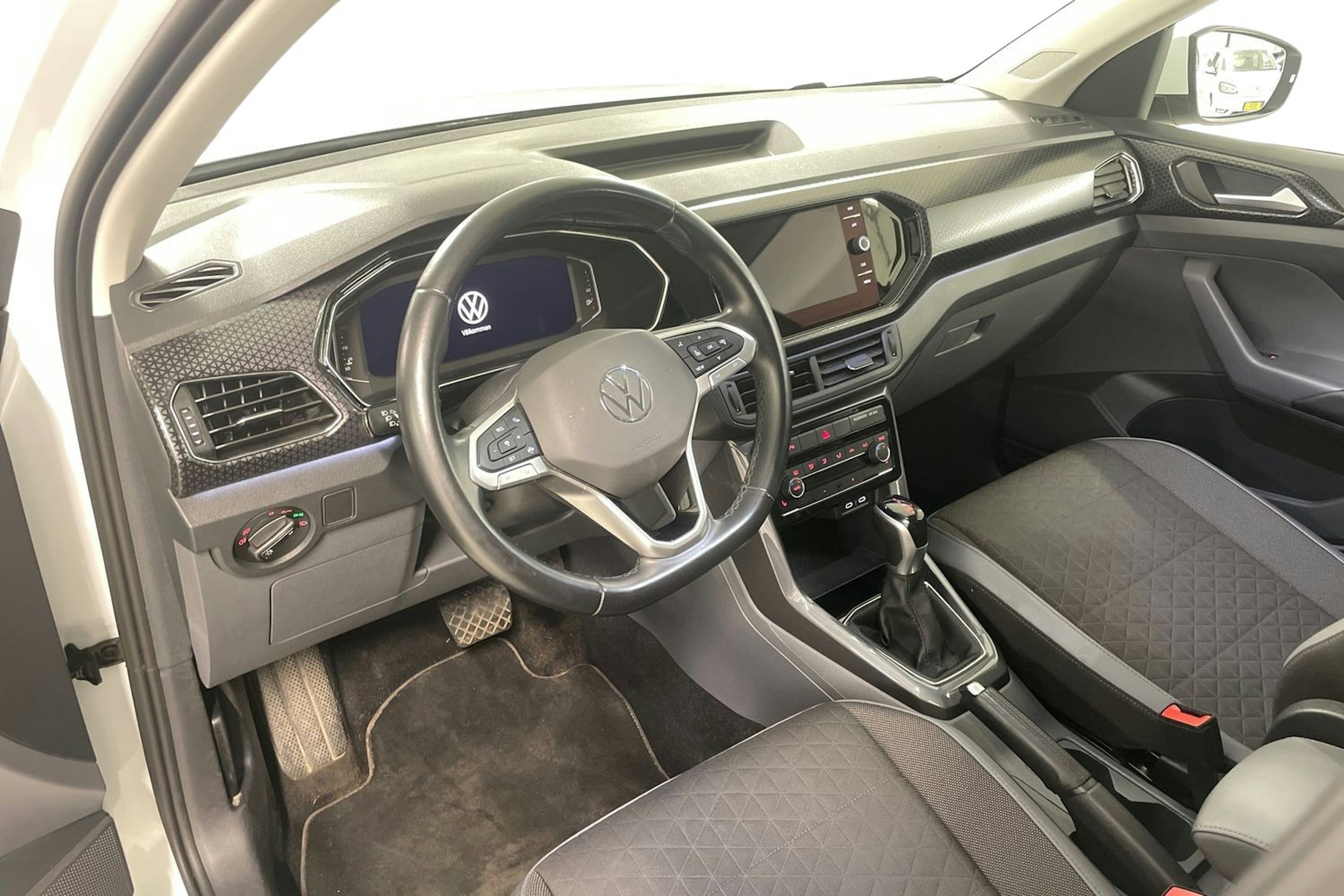 valkoinen Volkswagen T-Cross 2021 kuva 7.