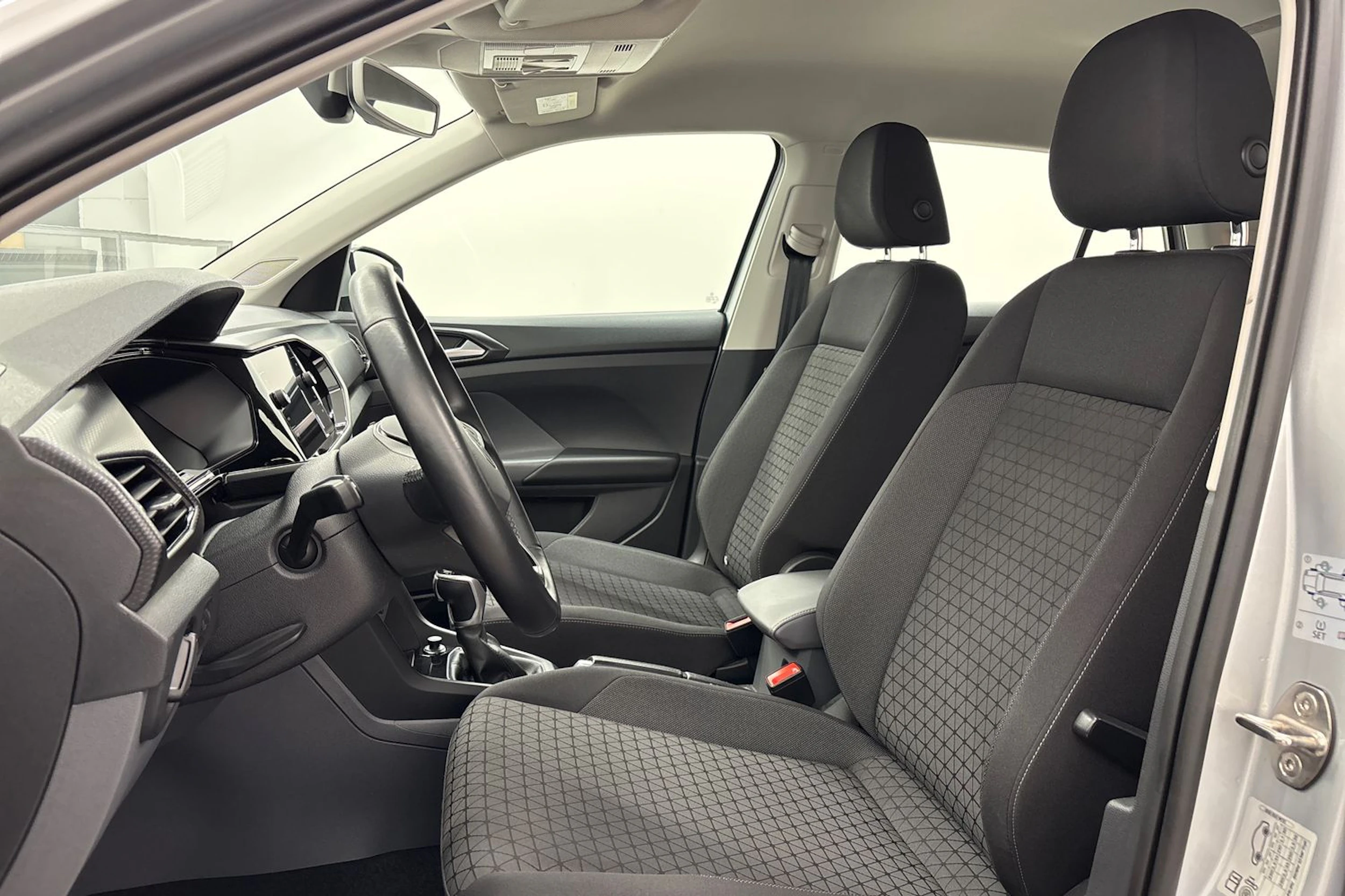 met. hopea Volkswagen T-Cross 2021 kuva 11.