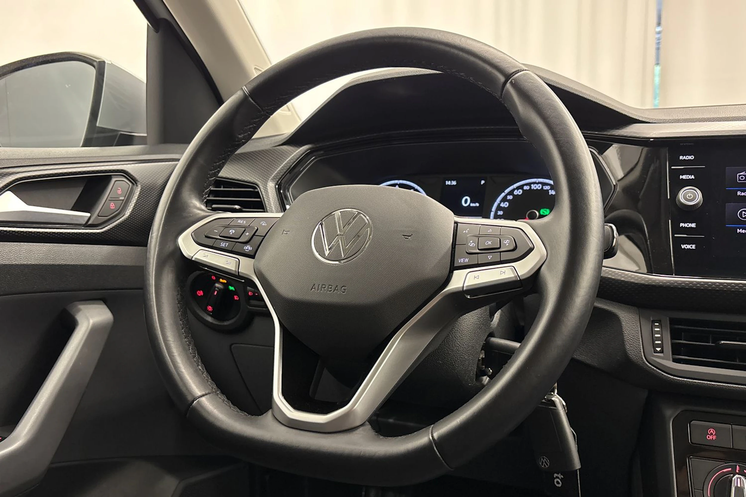 met. hopea Volkswagen T-Cross 2021 kuva 12.