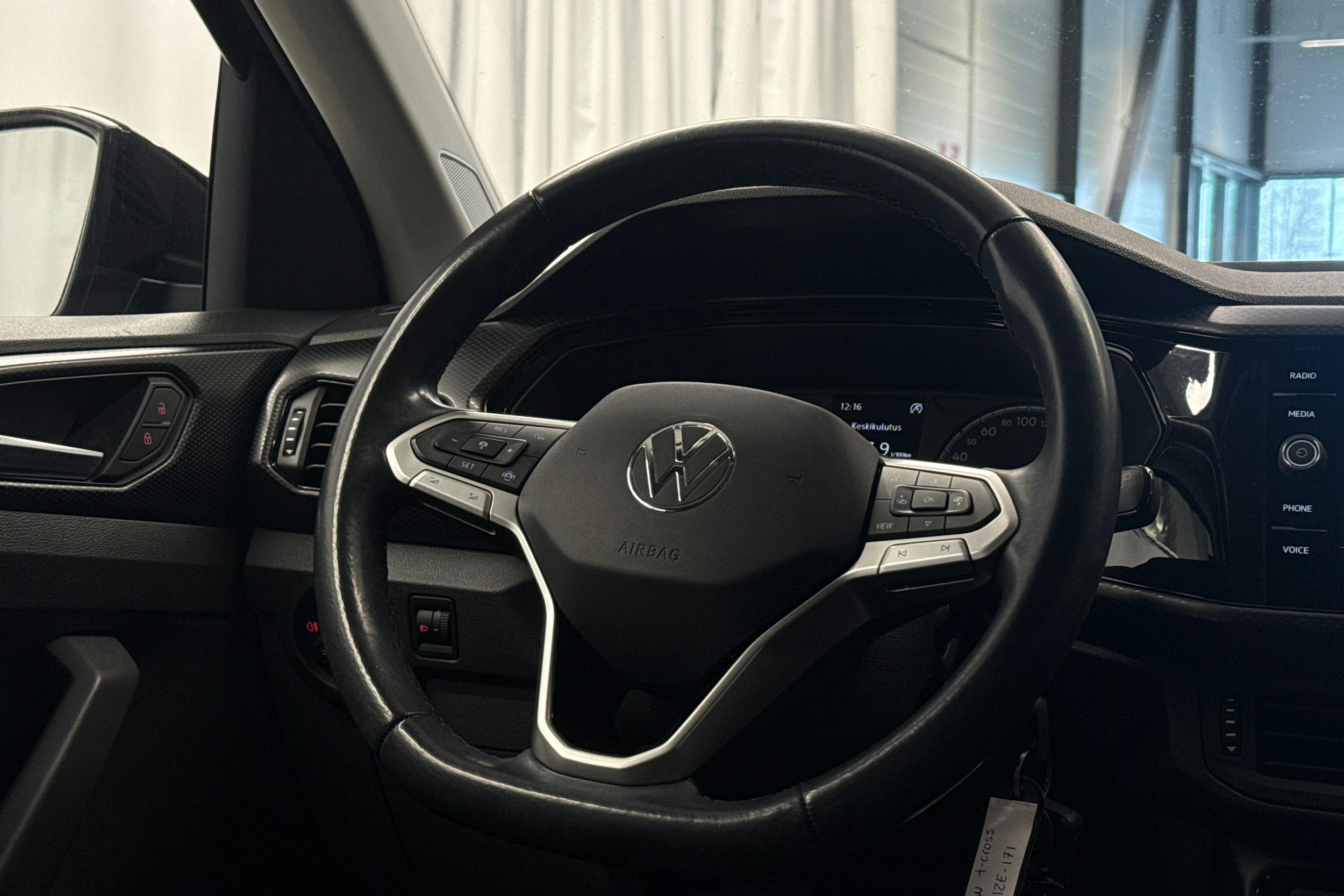 musta Volkswagen T-Cross 2021 kuva 11.