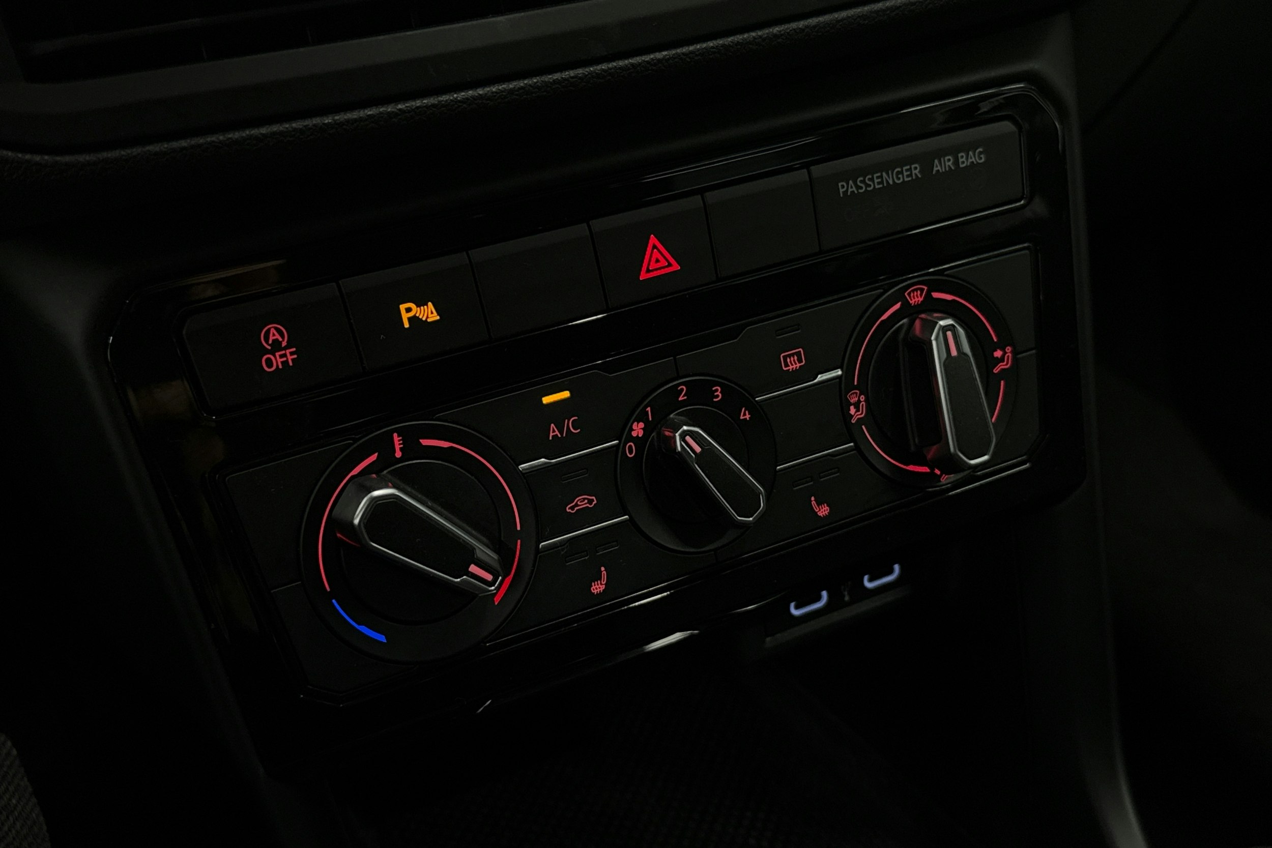 musta Volkswagen T-Cross 2021 kuva 18.